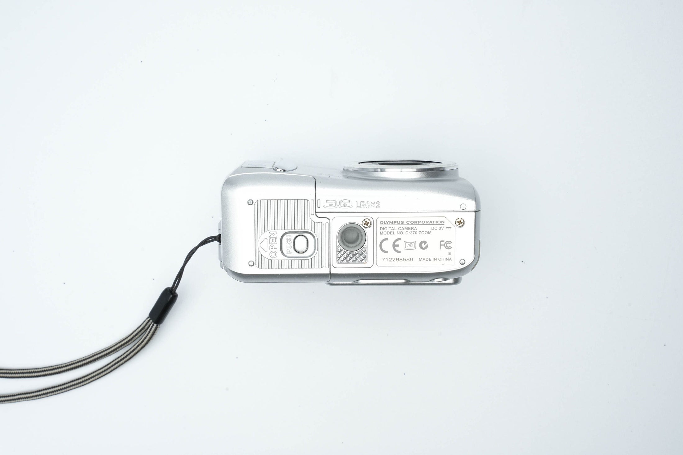 Olympus Camedia C-370 Zoom - vintage digital camera