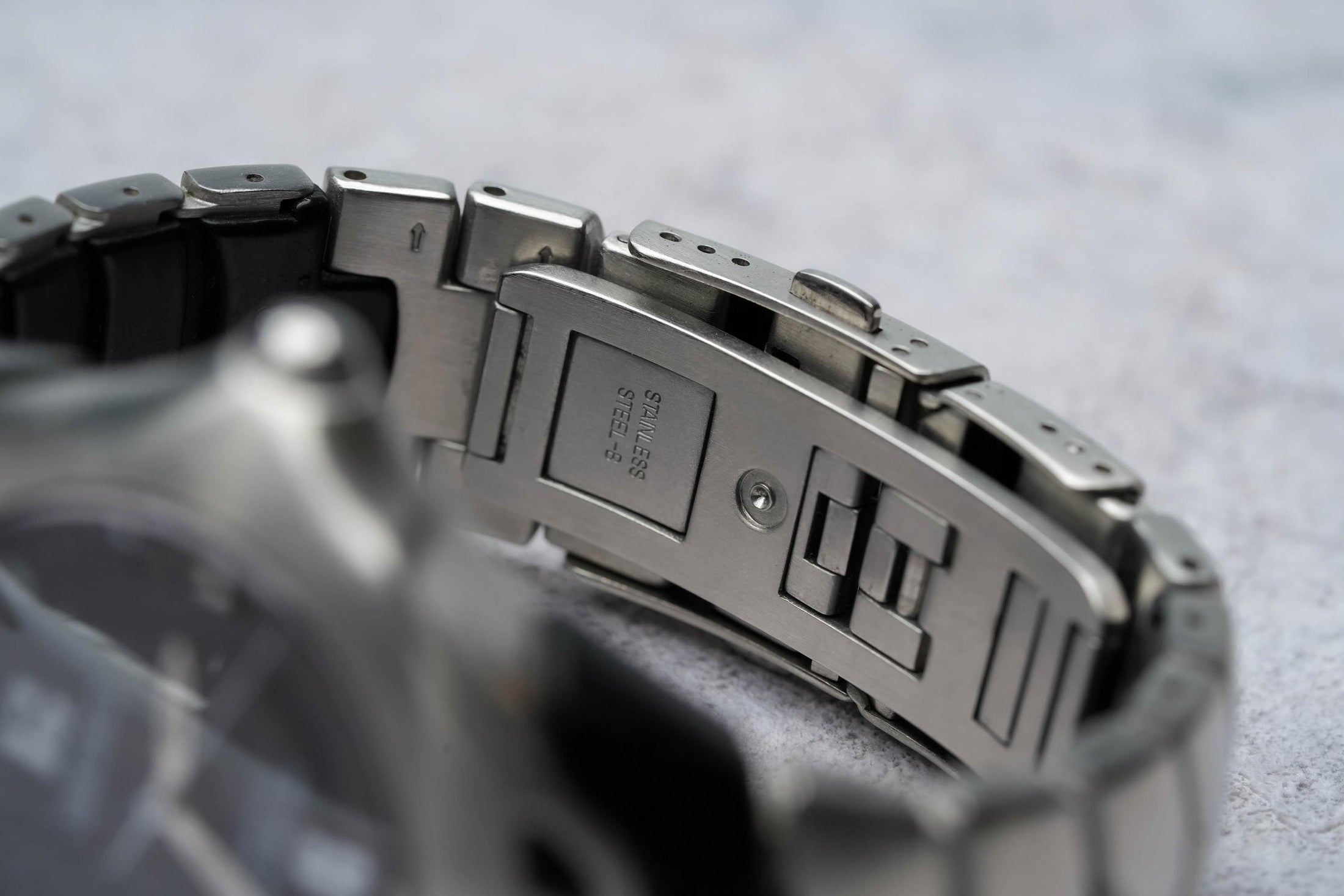 Seiko 5J22-0A70 – Innovative Kinetic Auto Relay Watch with Futuristic Design