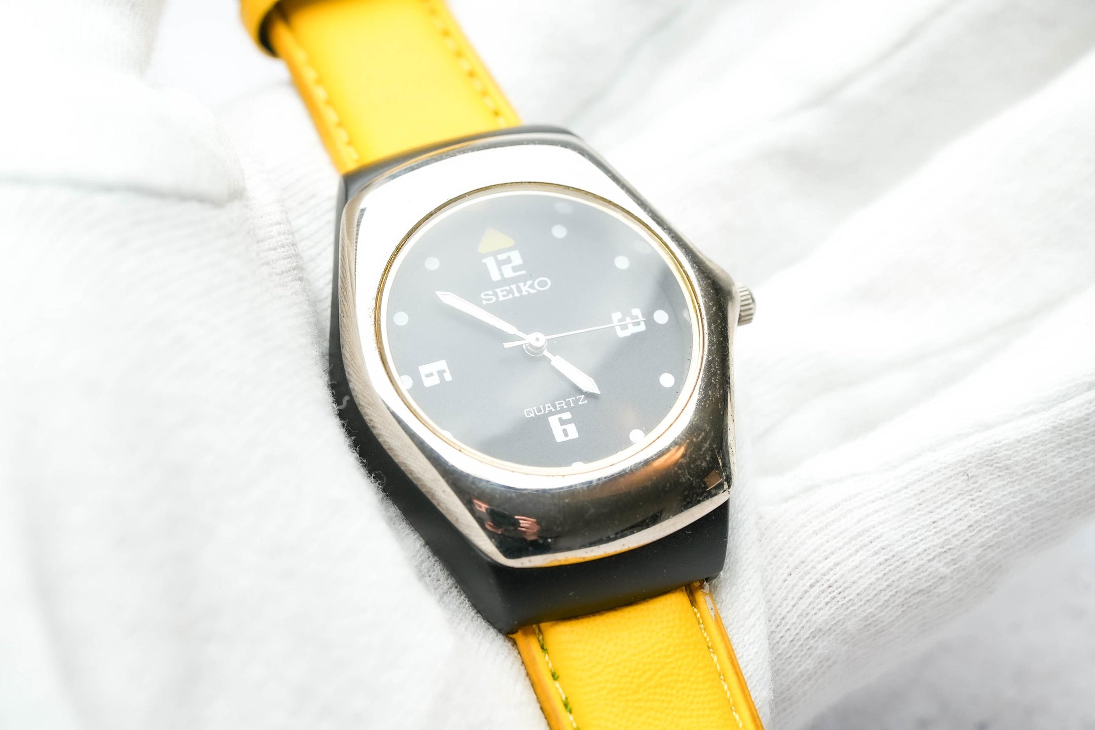 Seiko 5M42-OE40 – Iconic Kinetic Watch with Original Yellow Leather Strap