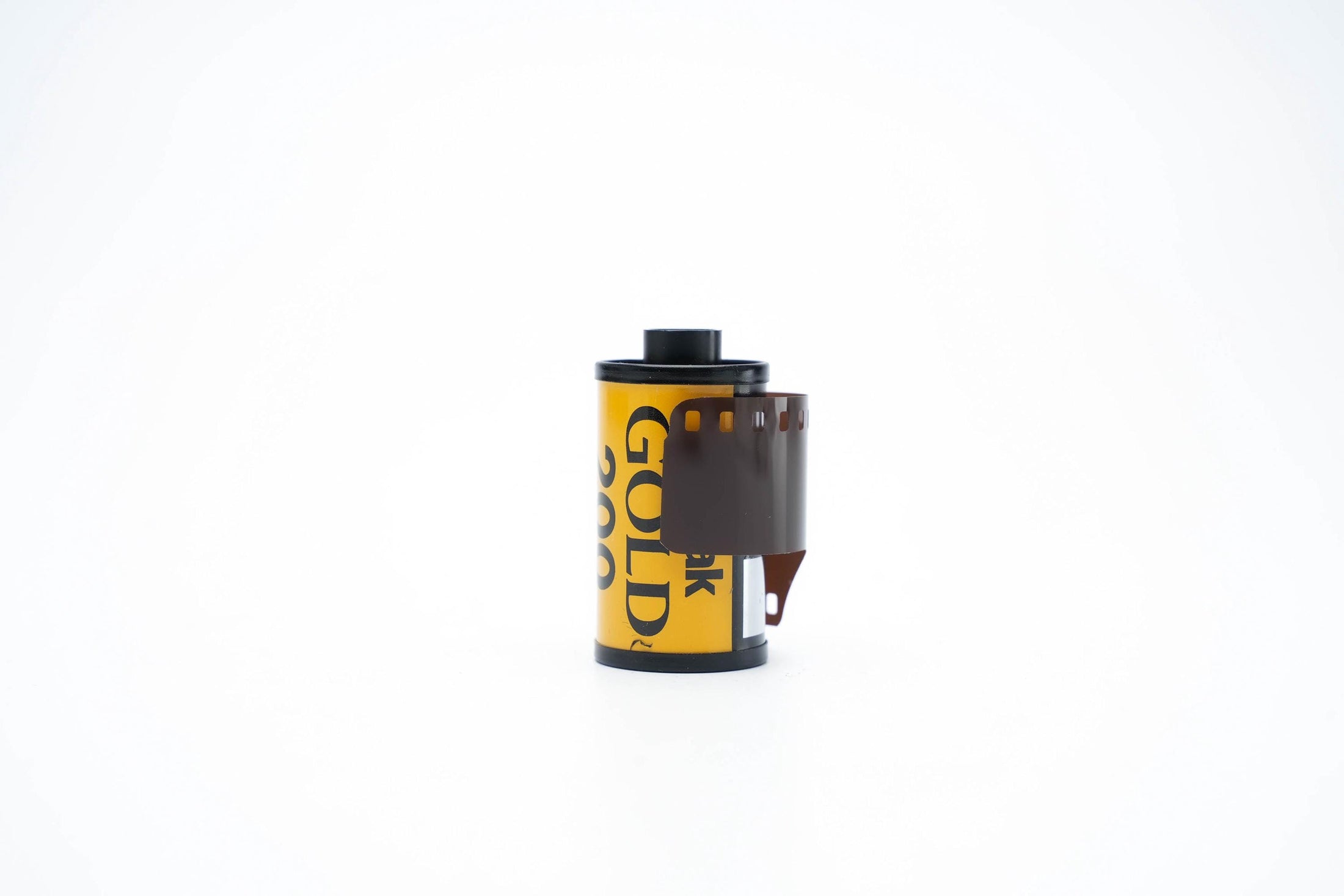 Kodak Gold 200 – 35mm Color Negative Film (24 exposures) | Vintage Analog Film Roll