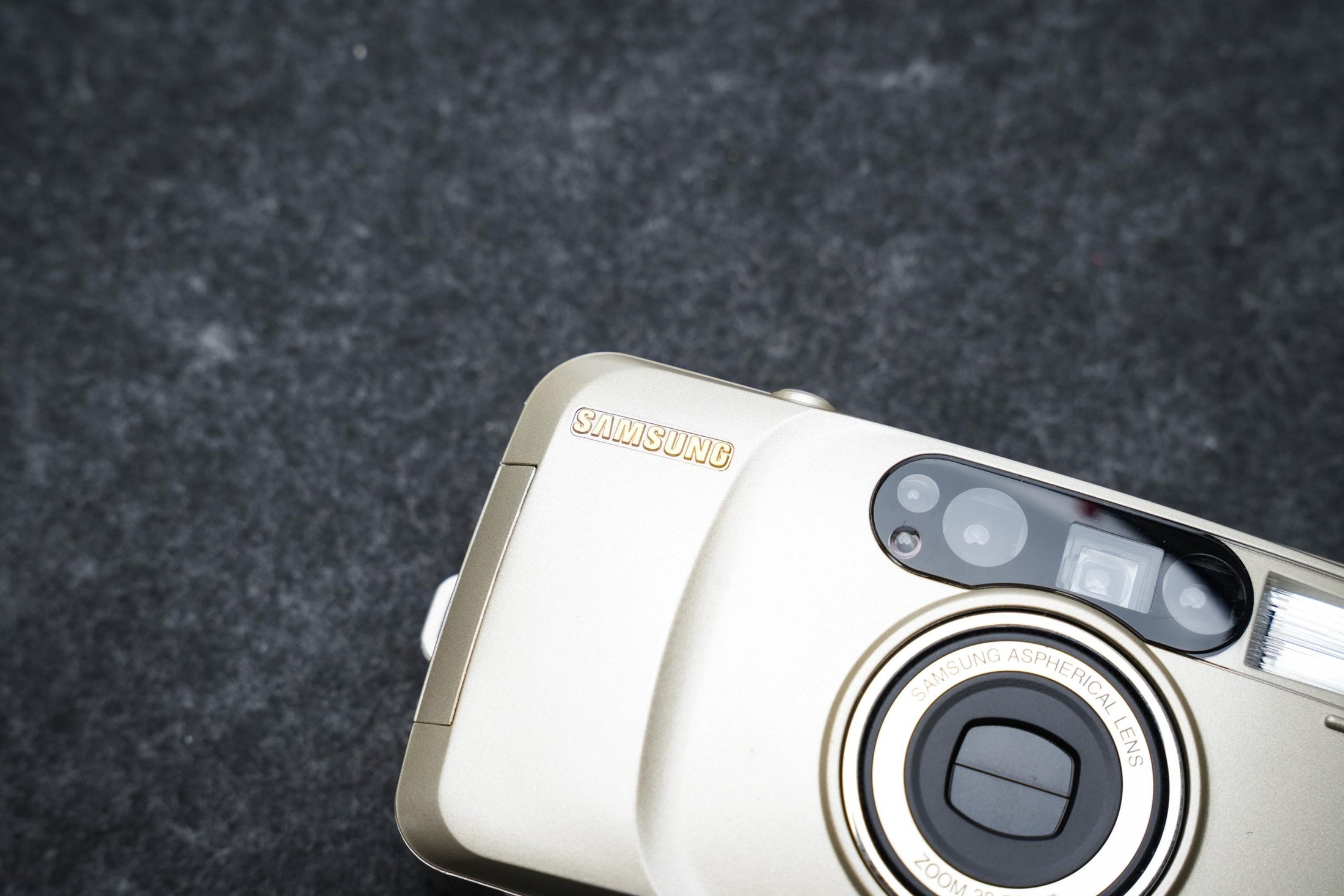 Samsung Fino 700S + gratis 35mm film – 35mm point-and-shoot camera – jaren 1990 – nieuw in doos, old stock