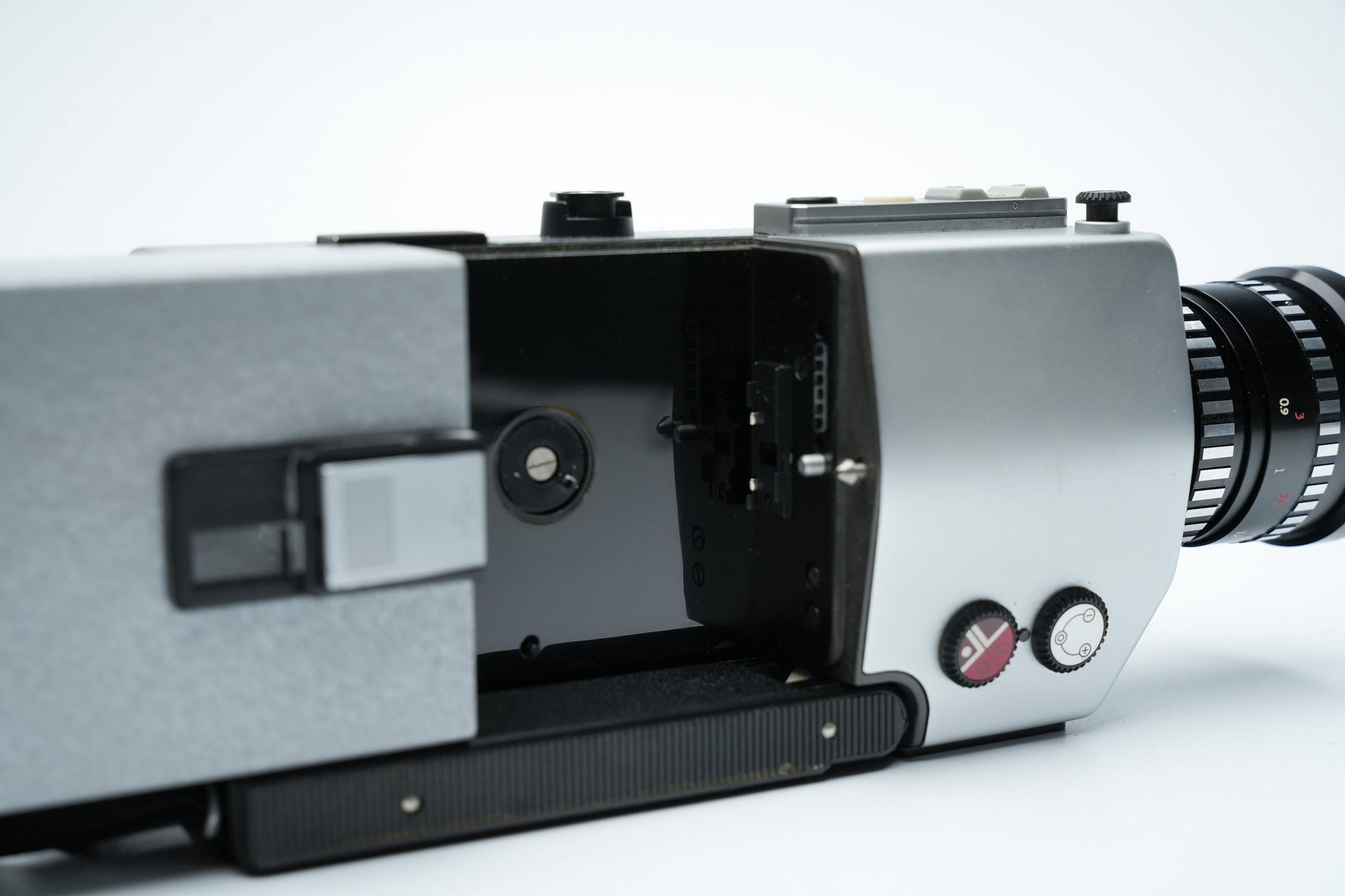 Leitz Leicina Super – Super 8 camera – 1970s – f/1.9 Vario 8–64mm lens – originele leren tas & handleiding