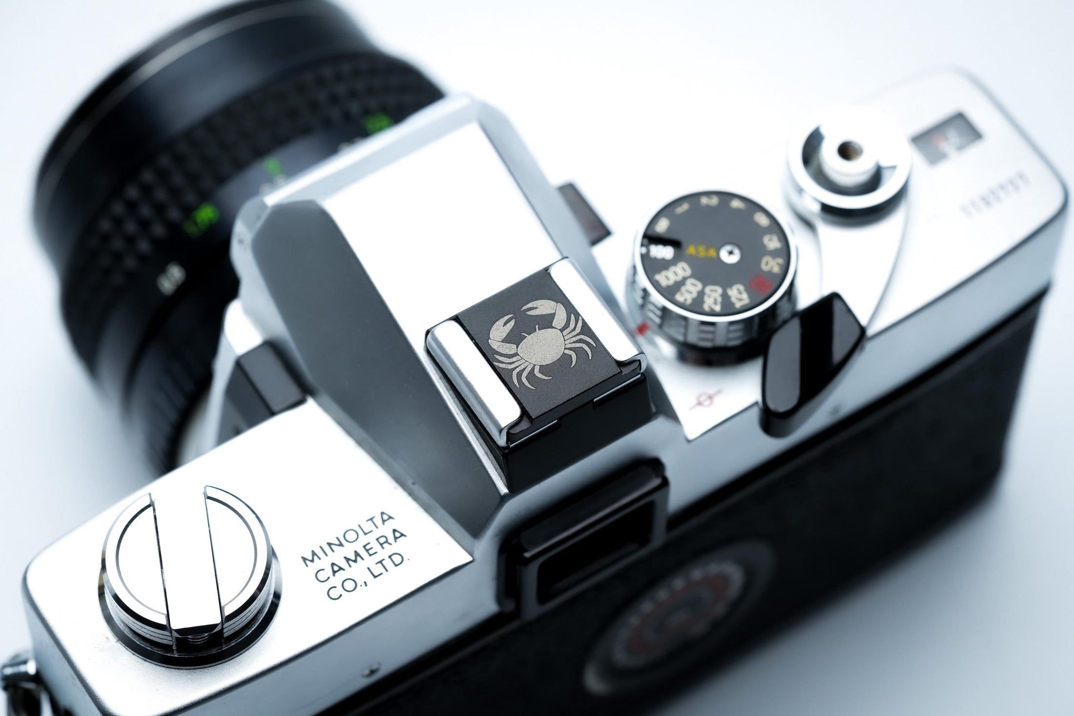 Hotshoe cover krabdesign – zwart aluminium – compatibel met Fujifilm X100VI & Leica M by Unseend