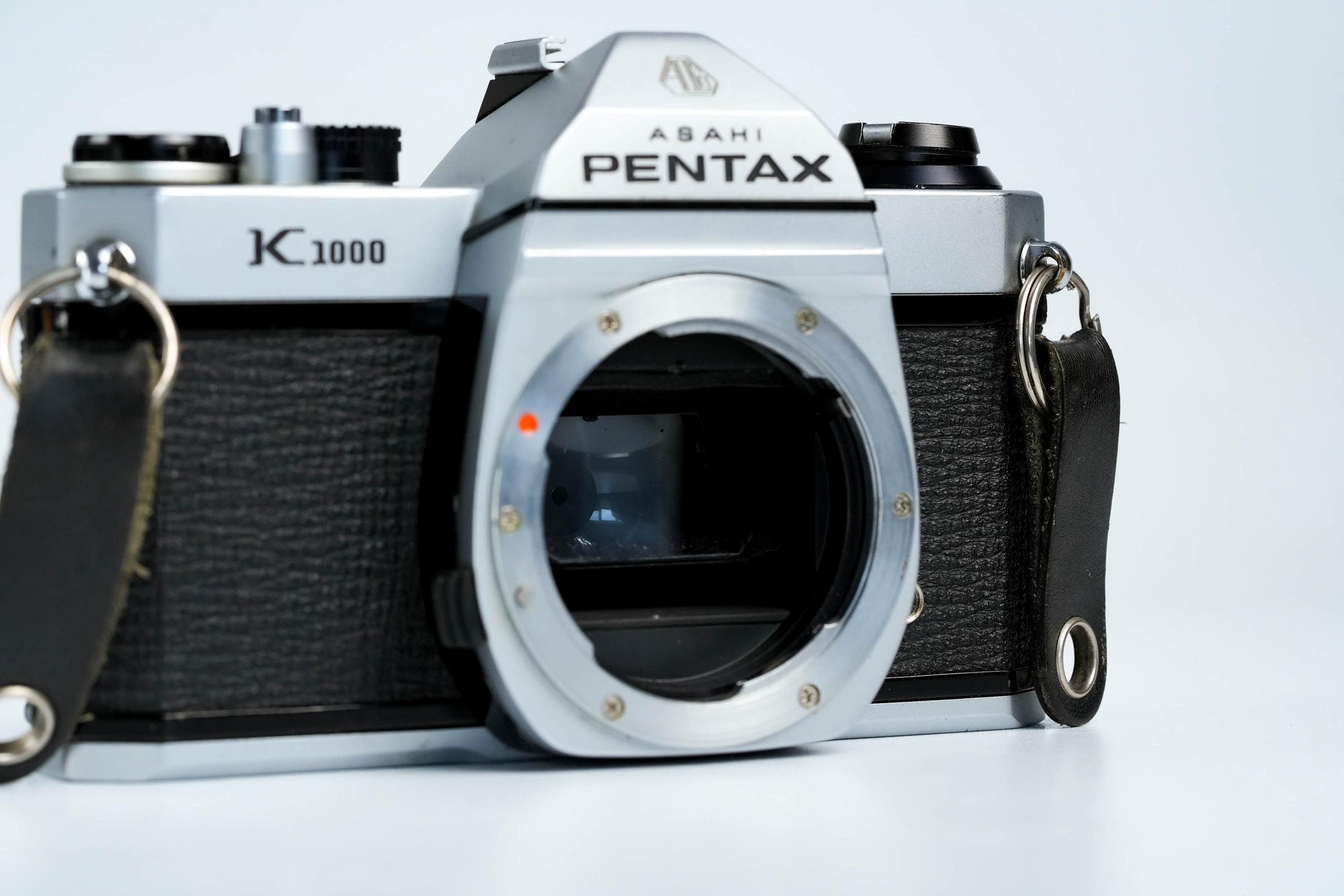 Pentax K1000 + SMC Pentax-M 50mm f/1.7 – Fully functional + free 35mm film