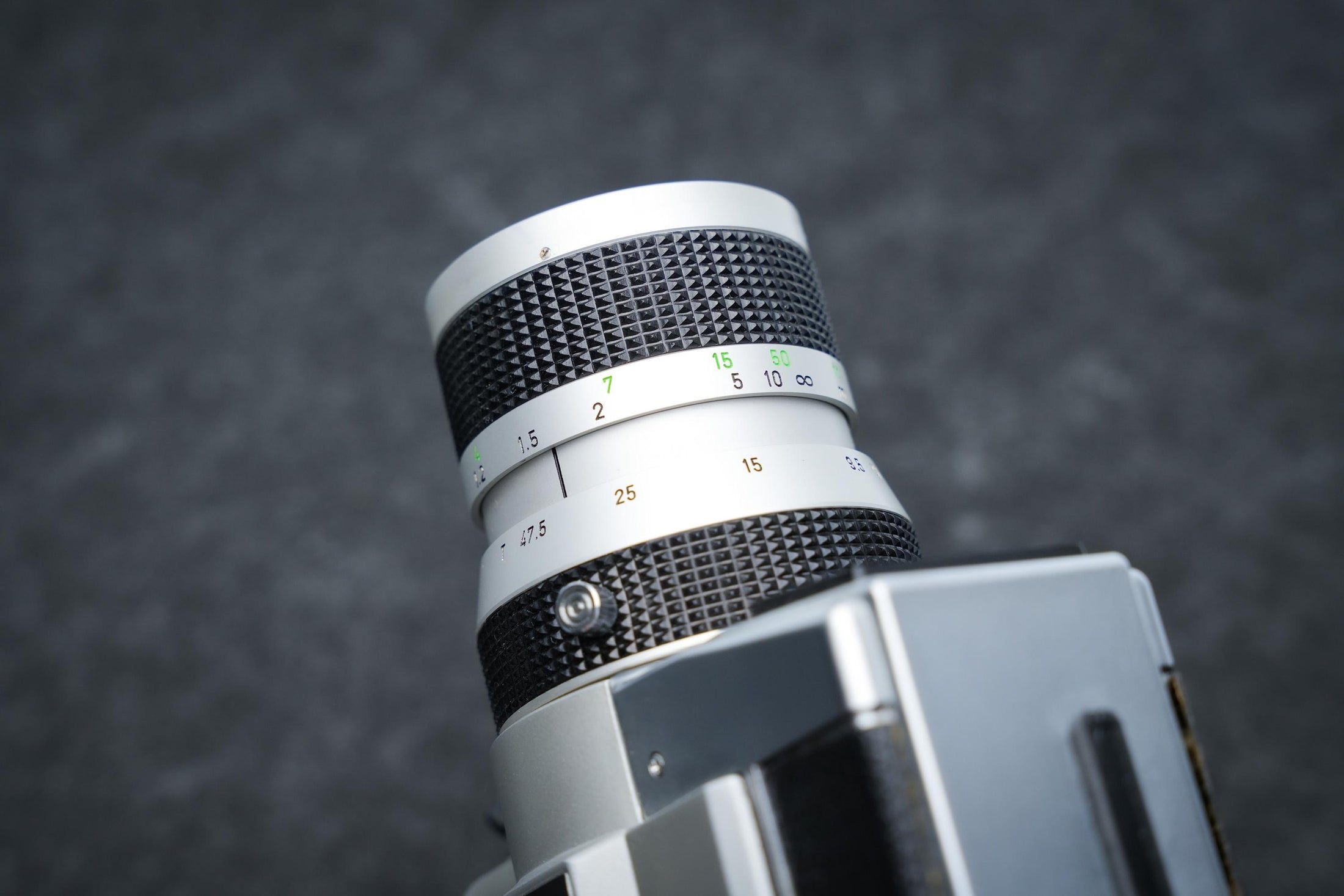 Canon Auto Zoom 518 SV Super 8 Camera uit 1971 – Zilver met zwart - ideaal voor filmkunstenaars, retrovideografen en verzamelaars