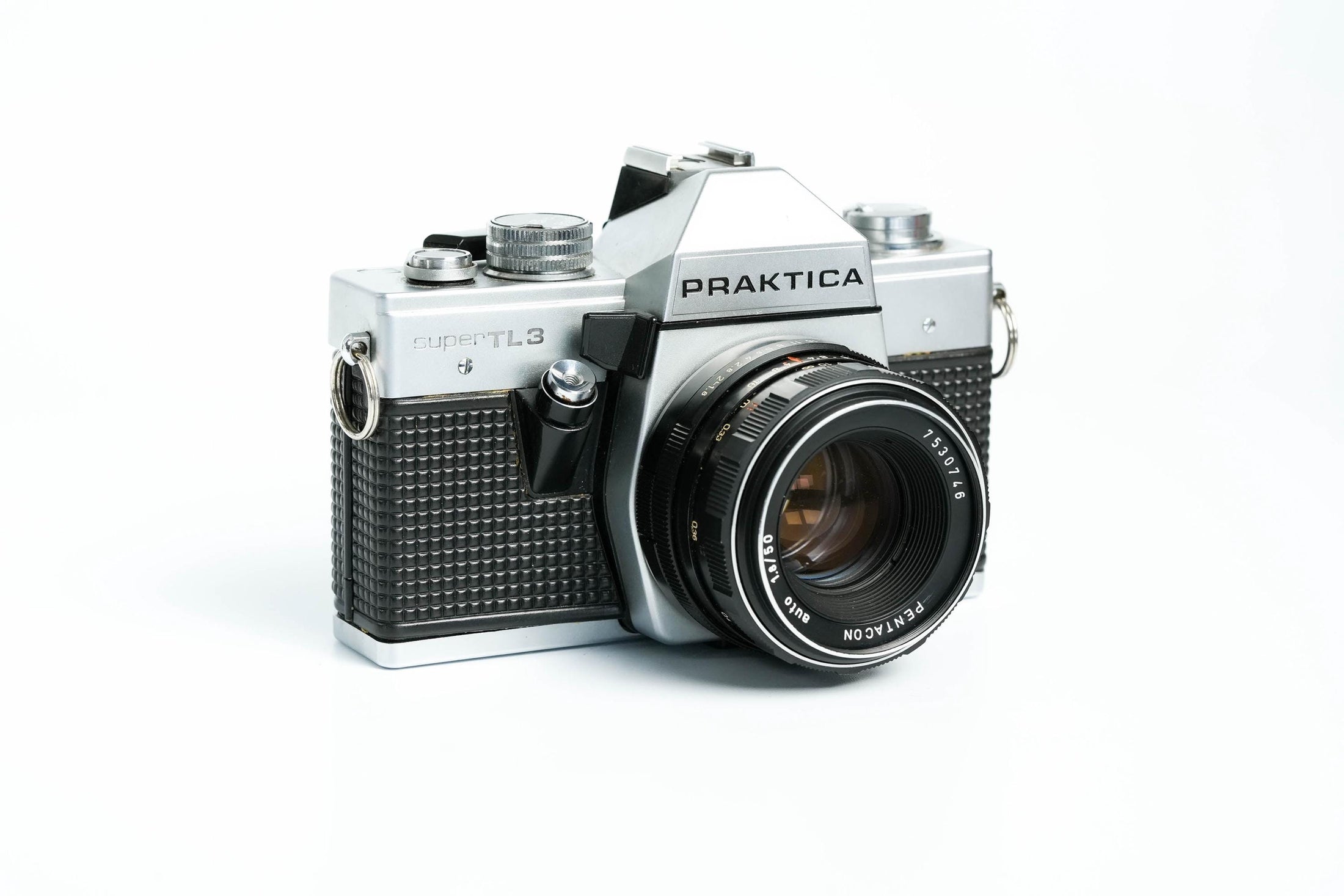 Praktica Super TL 3 + Pentacon 50mm f/1.8 – Classic SLR with free 35mm film