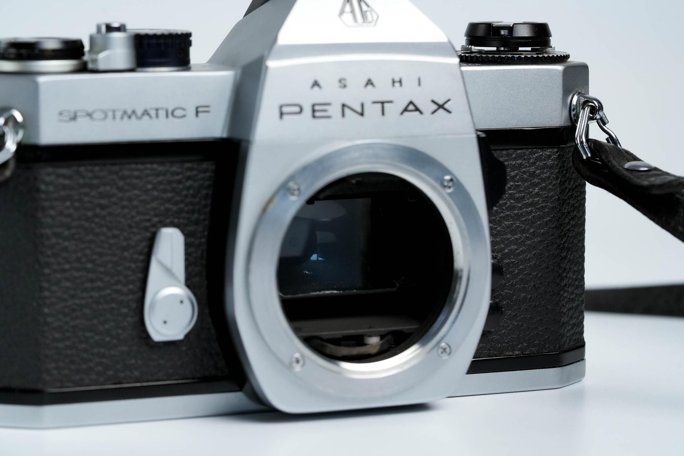 Pentax Spotmatic F + SMC Takumar 55mm f/1.8 – Fully functional + free 35mm film