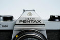 Load image into Gallery viewer, Pentax K1000 + SMC Pentax-M 50mm f/1.7 – Fully functional + free 35mm film
