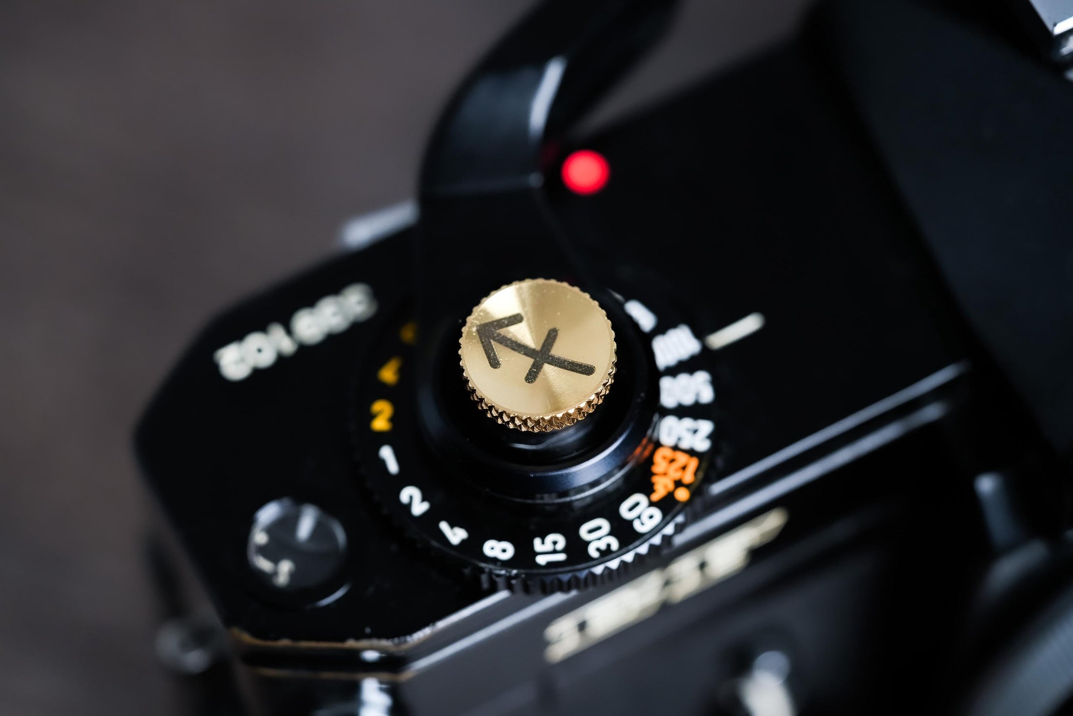 Ontspanknop sterrenbeeld Boogschutter – Sagittarius symbool – licht messing – gelaserd & handgemaakt