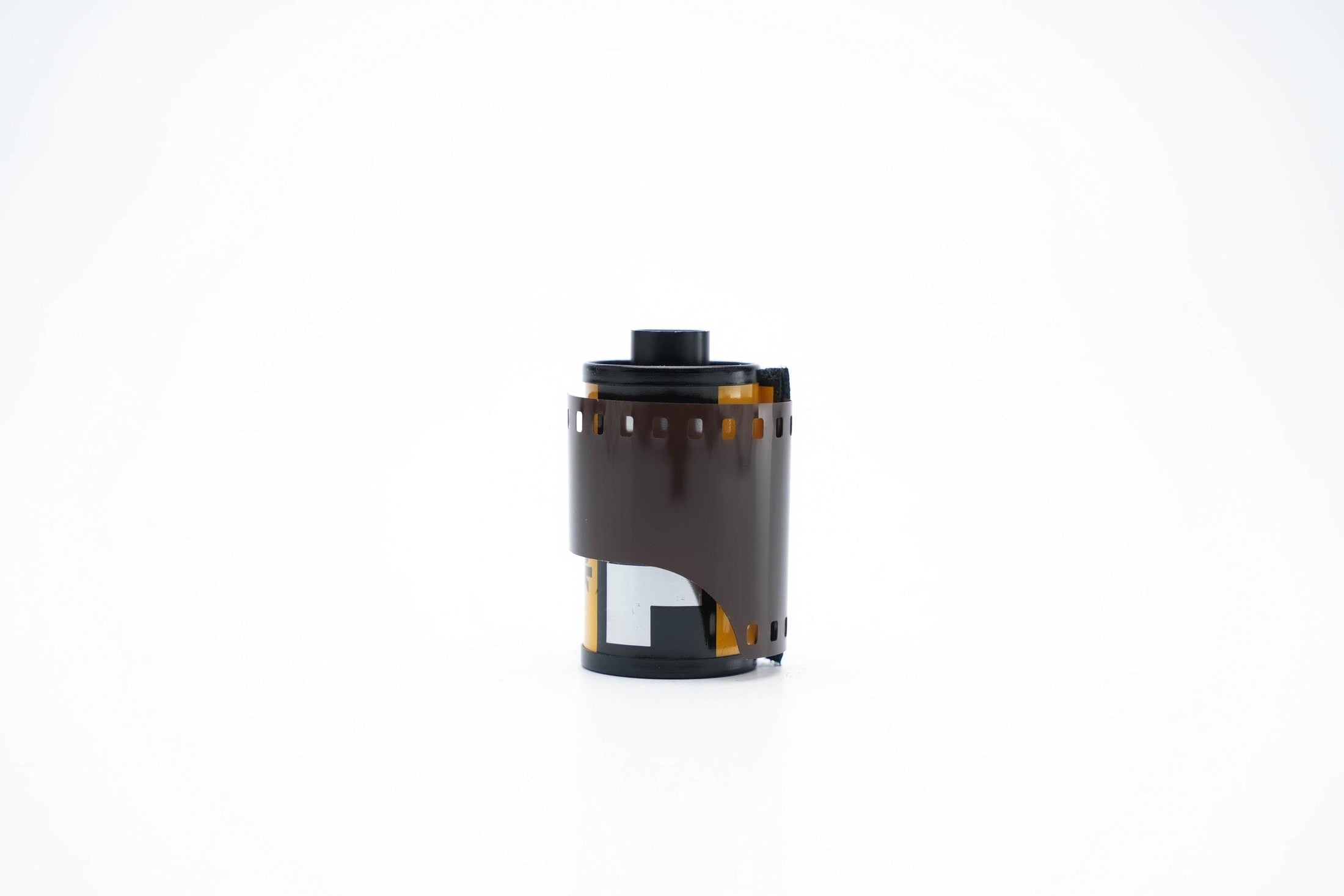 Kodak Gold 200 – 35mm Color Negative Film (24 exposures) | Vintage Analog Film Roll