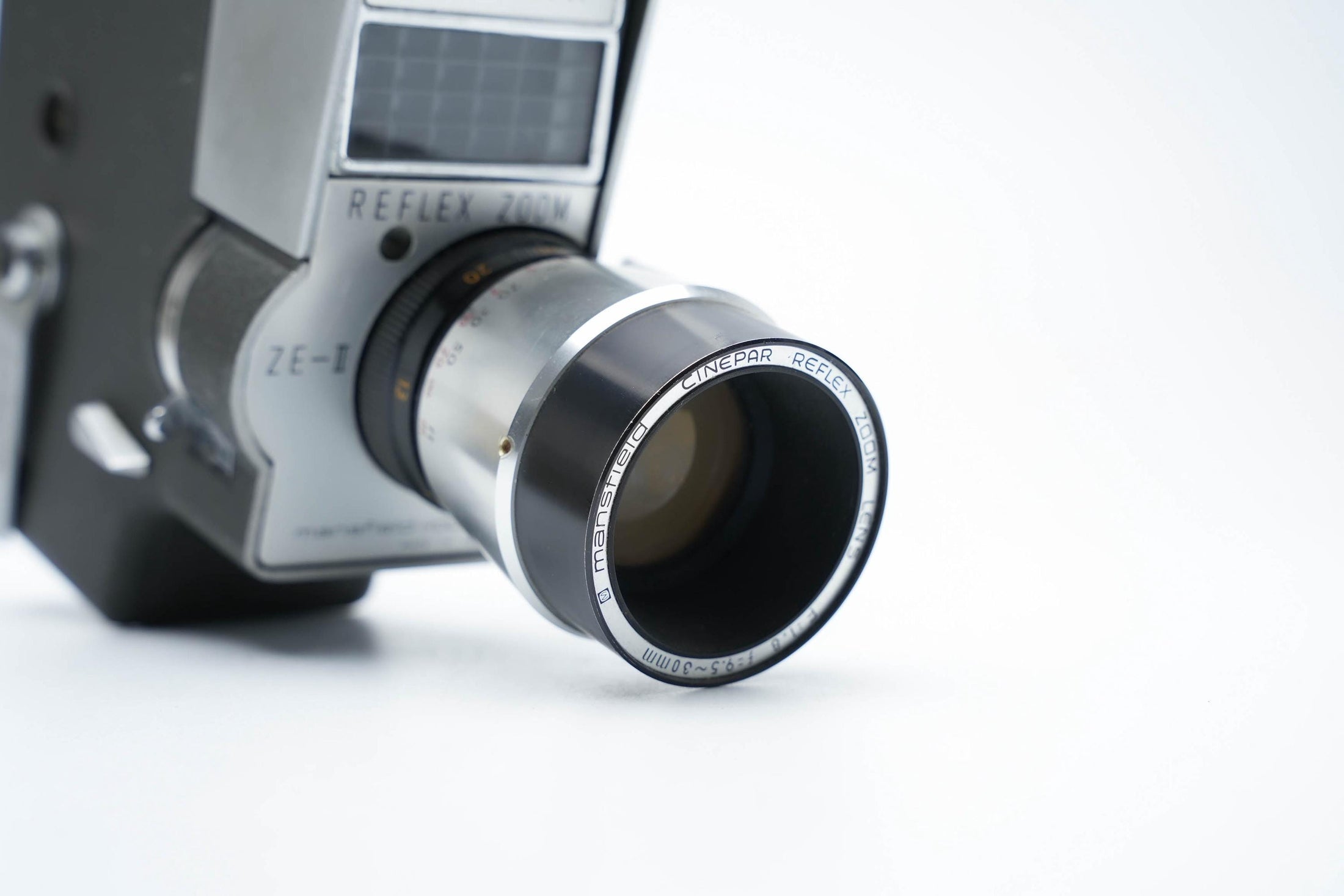 Holiday Reflex Zoom ZE-II – Stylish 1960s 8mm Film Camera, Fully Functional