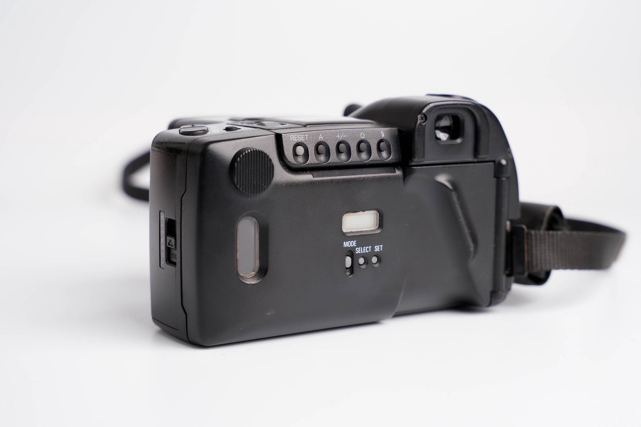 Ricoh Mirai 105: Retro Analog Camera with Modern Autofocus