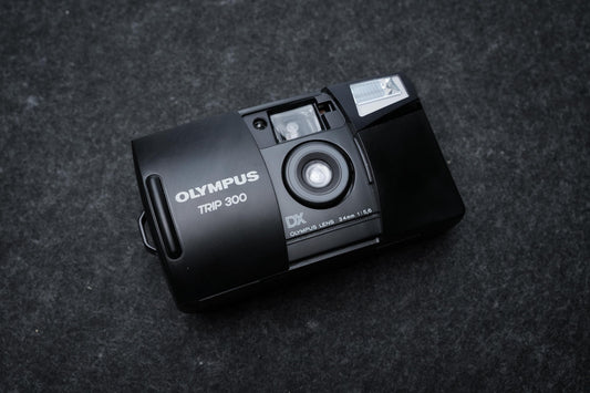 Olympus Trip 300 – 35mm compact camera – 1996 – in doos, getest en werkend