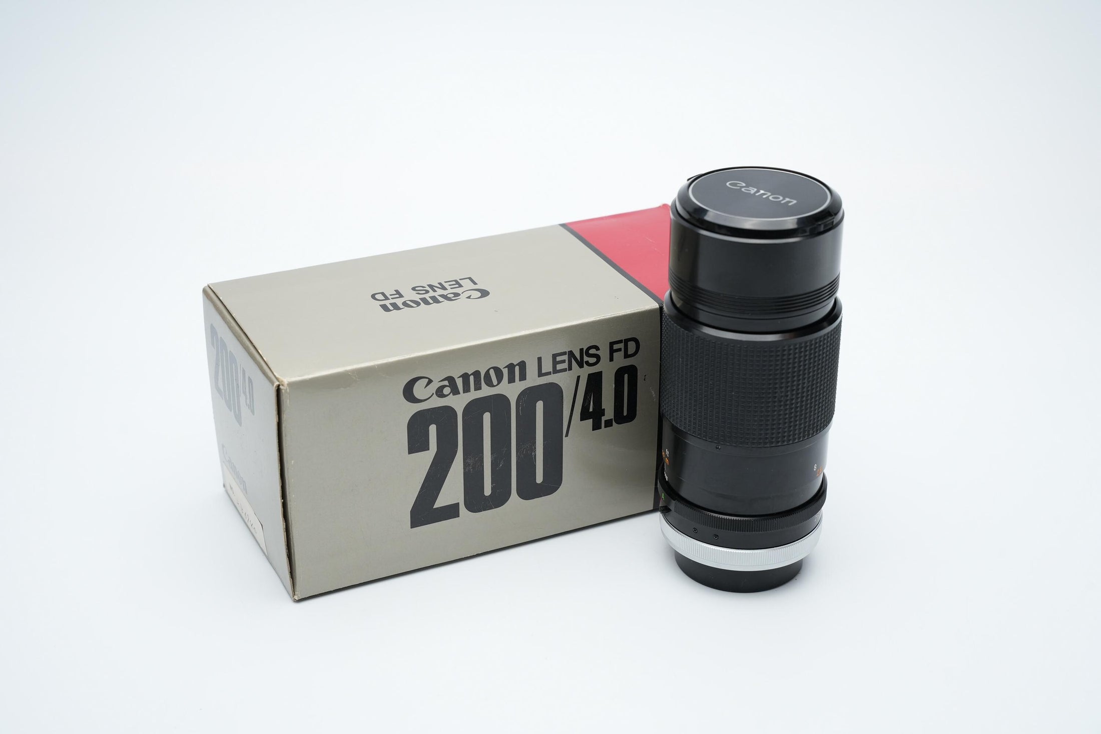 Canon FD 200mm f/4 S.S.C. Telelens - Iconic Optics with Cleaning Potential