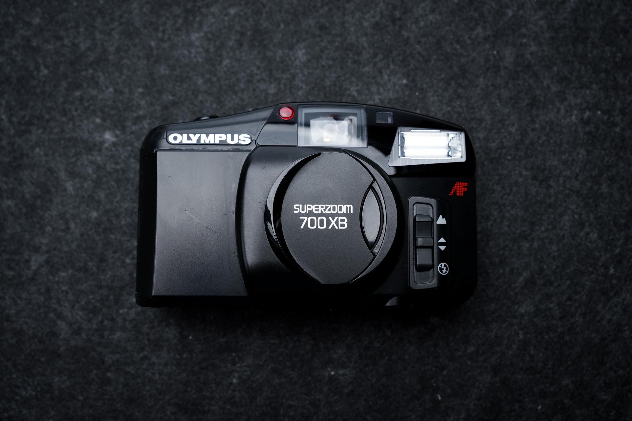 Olympus Superzoom 700XB + Gratis 35mm film – 35mm compact camera – 1997 – compleet in doos