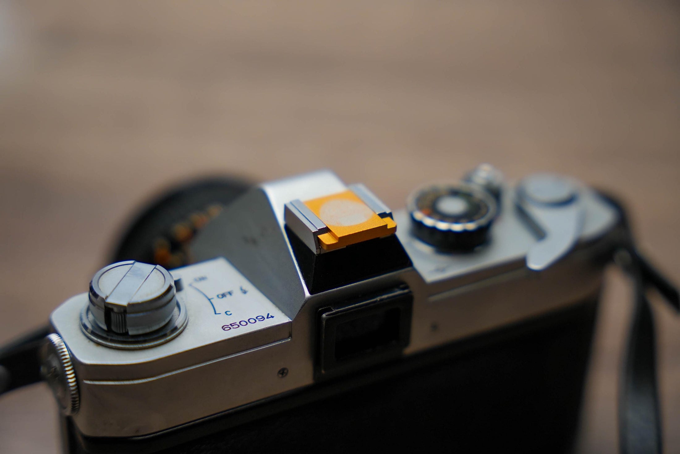 Unieke Aluminium Flitsschoen met Japanse Onigiri Gravure – Verkrijgbaar in Goud, Zilver en Zwart