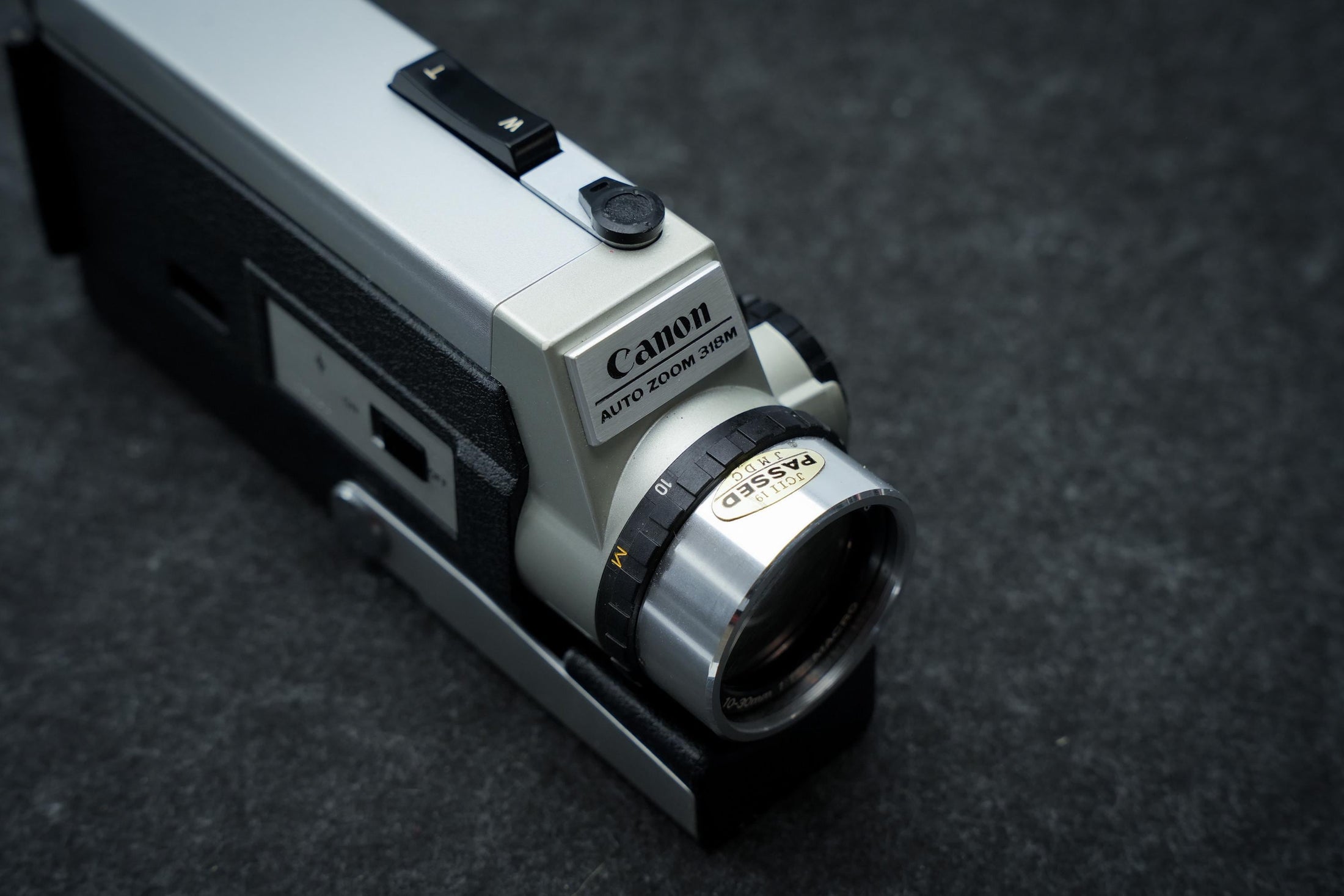 Canon Auto Zoom 318M Super 8 Camera uit 1976, macrofunctie en originele accessoires – ideaal voor filmmakers, reizigers en verzamelaars