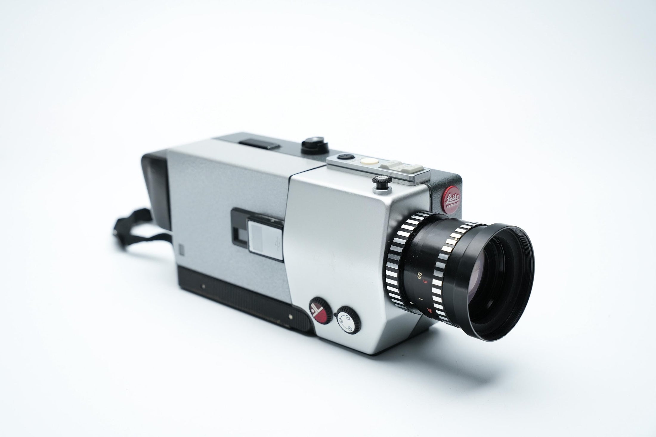 Leitz Leicina Super – Super 8 camera – 1970s – f/1.9 Vario 8–64mm lens – originele leren tas & handleiding