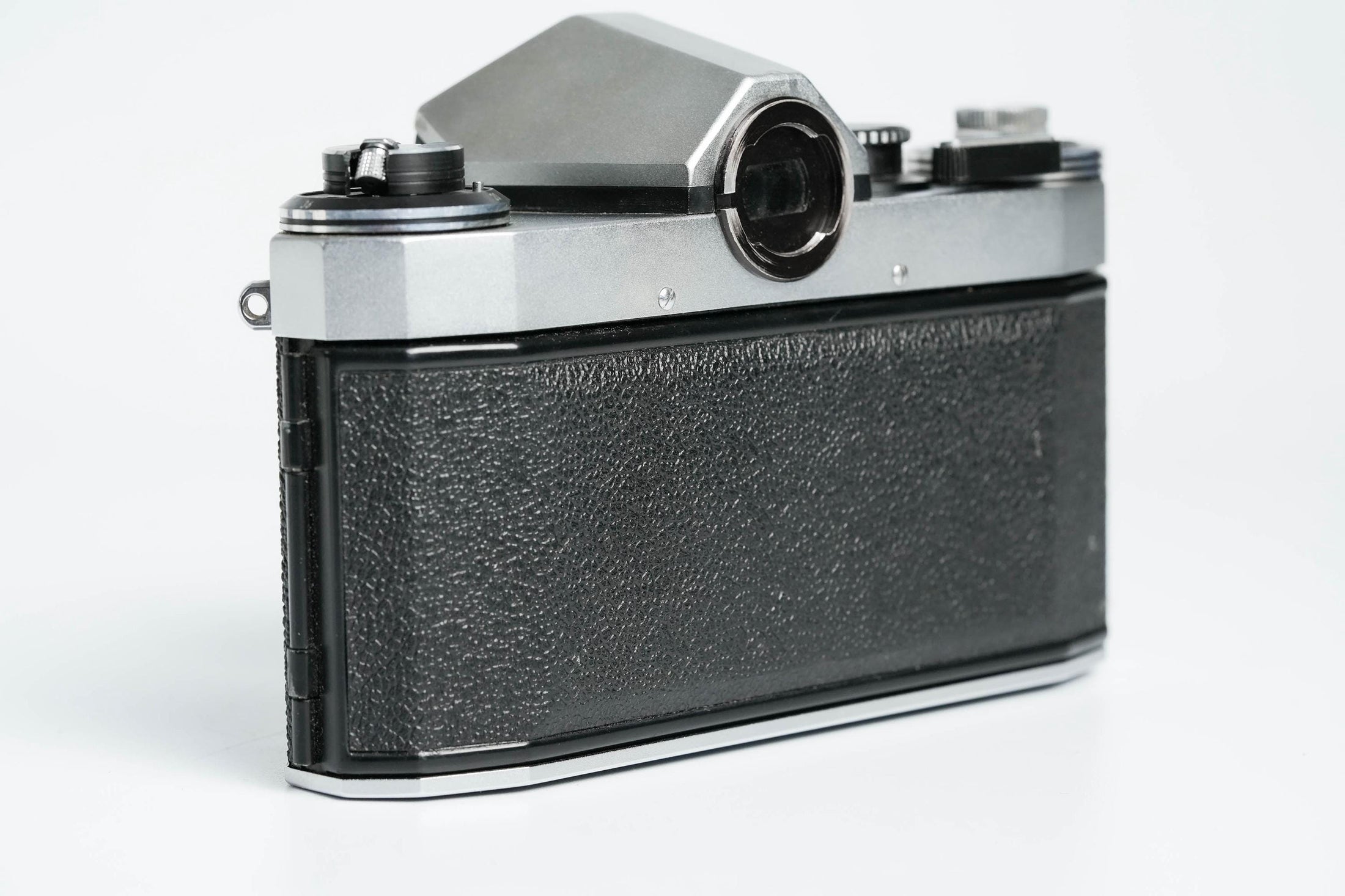 Praktica Super TL + Meyer-Optik Görlitz Domiplan 50mm f/2.8 + free 35mm film – Vintage SLR