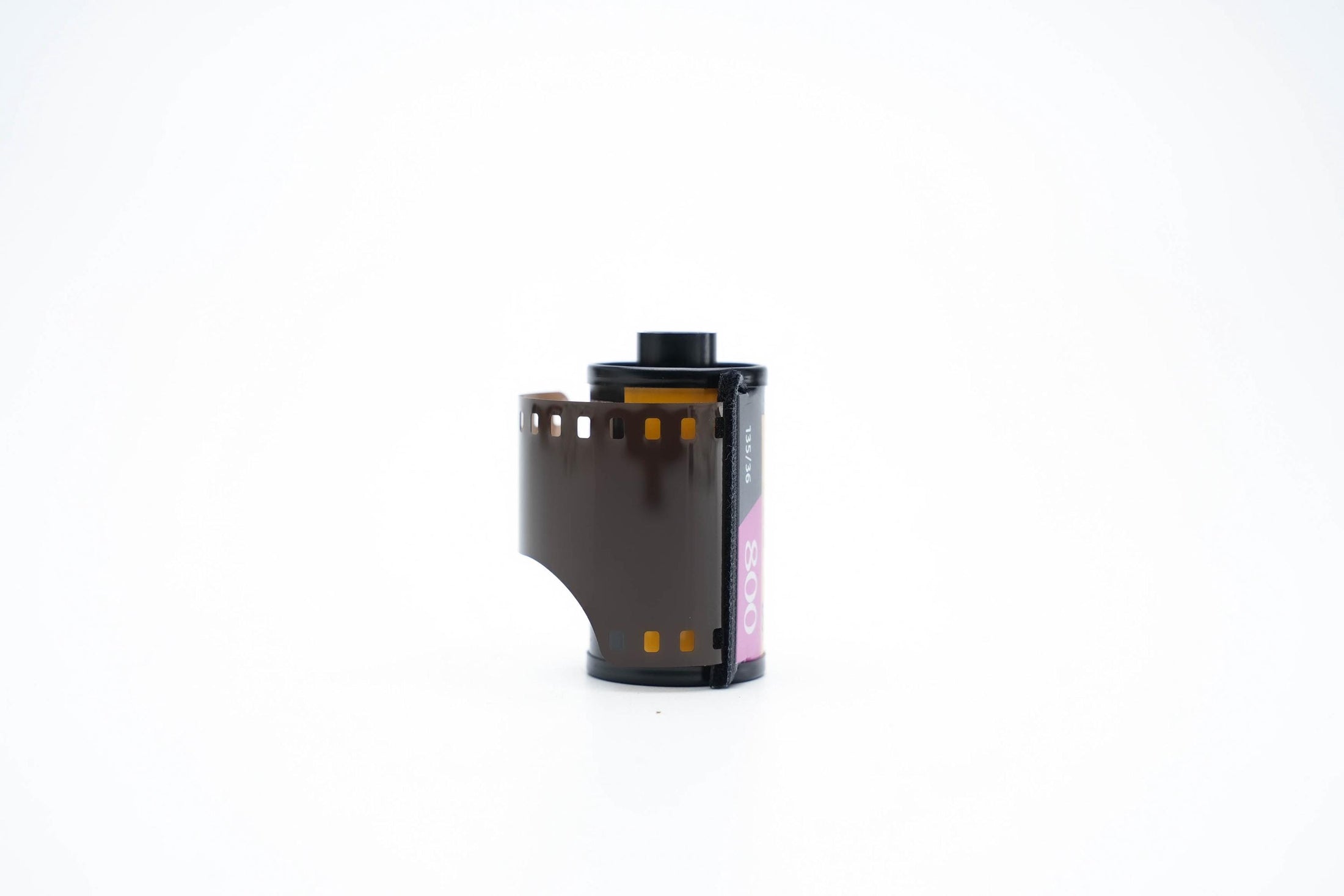 Kodak Portra 800 – 35mm Professional Color Negative Film (36 exposures) | High ISO, Natural Skin Tones (gradient)