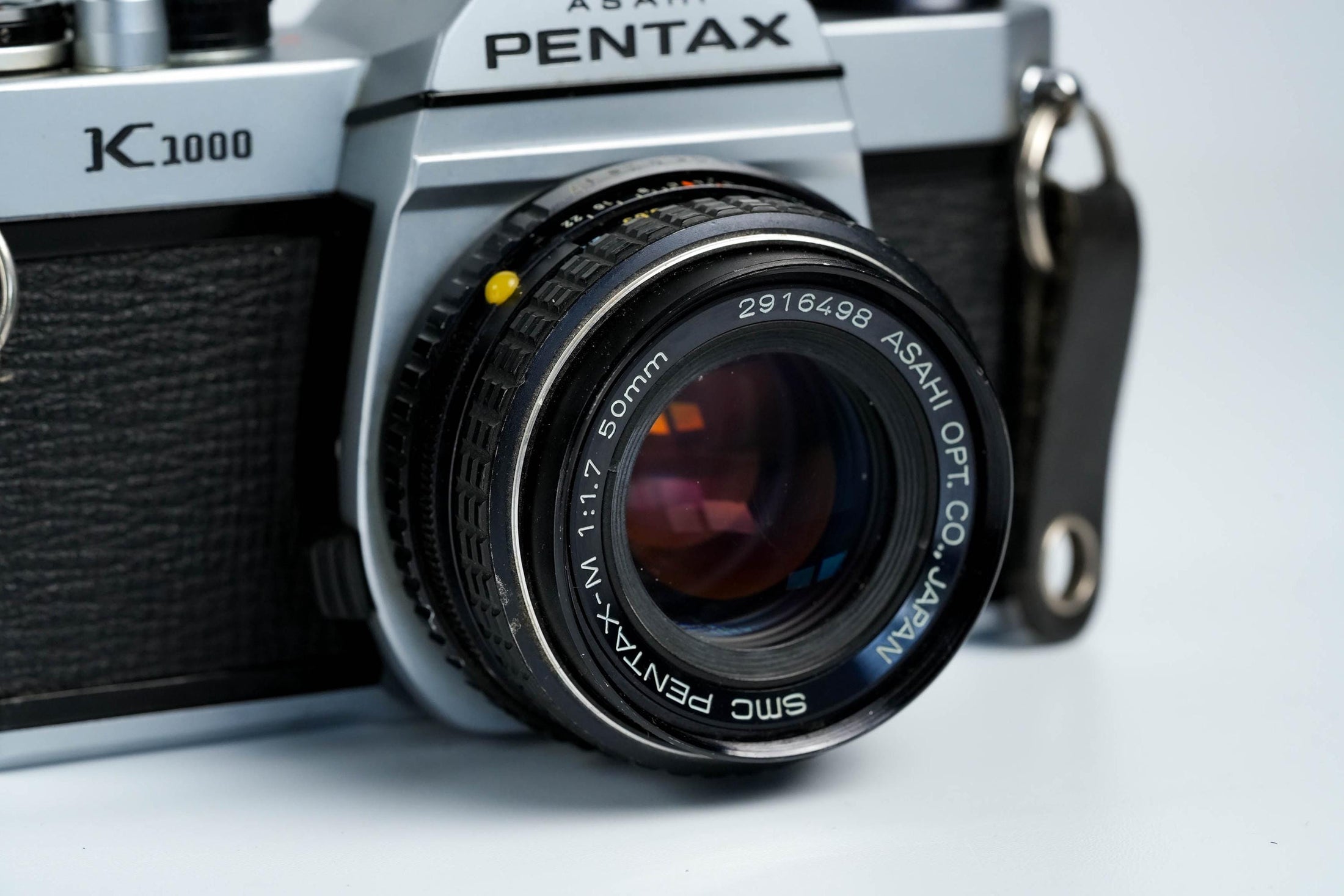 Pentax K1000 + SMC Pentax-M 50mm f/1.7 – Fully functional + free 35mm film