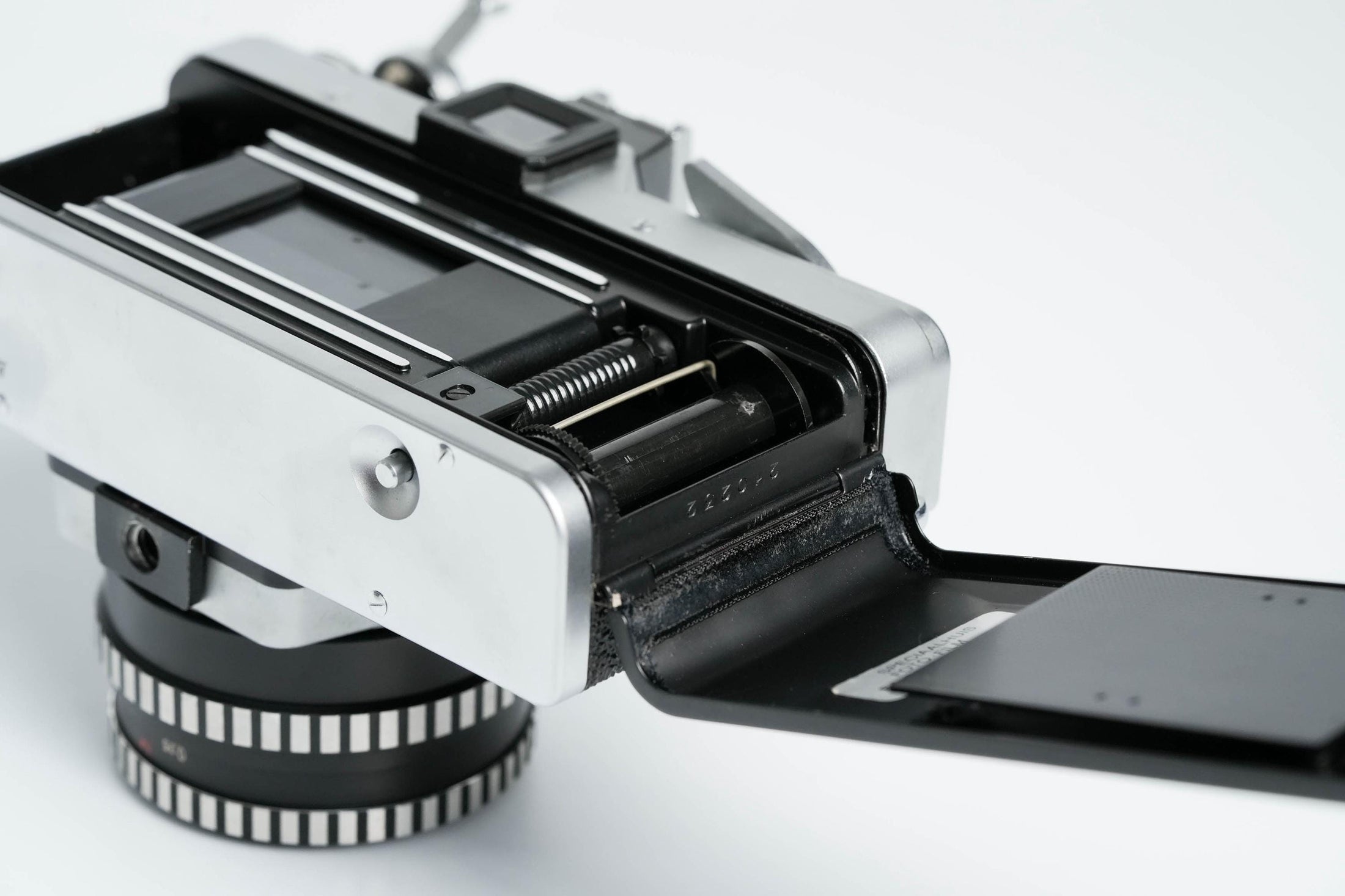 Praktica L + Carl Zeiss Jena 50mm f/2.8 + Free 35mm film – Classic DDR SLR
