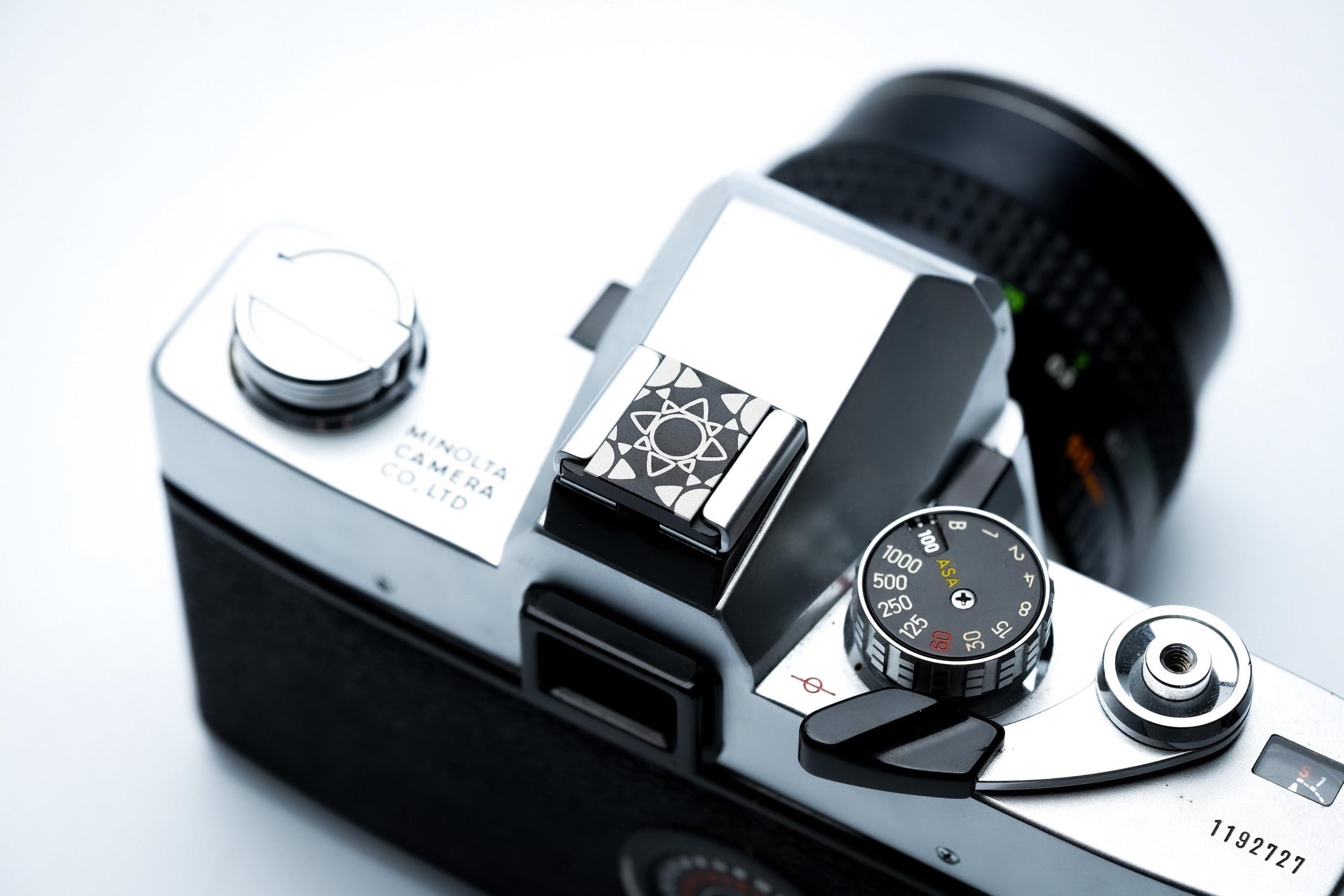 Hotshoe cover Hawaii zon – zwart aluminium sierkap – voor Fujifilm X100VI, analoge en digitale camera’s