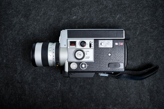 Canon Auto Zoom 814 Electronic Super 8 Filmcamera 1973 – Zilver met Zwart – Vintage Super 8 Cinecamera voor Verzamelaars & Filmliefhebbers