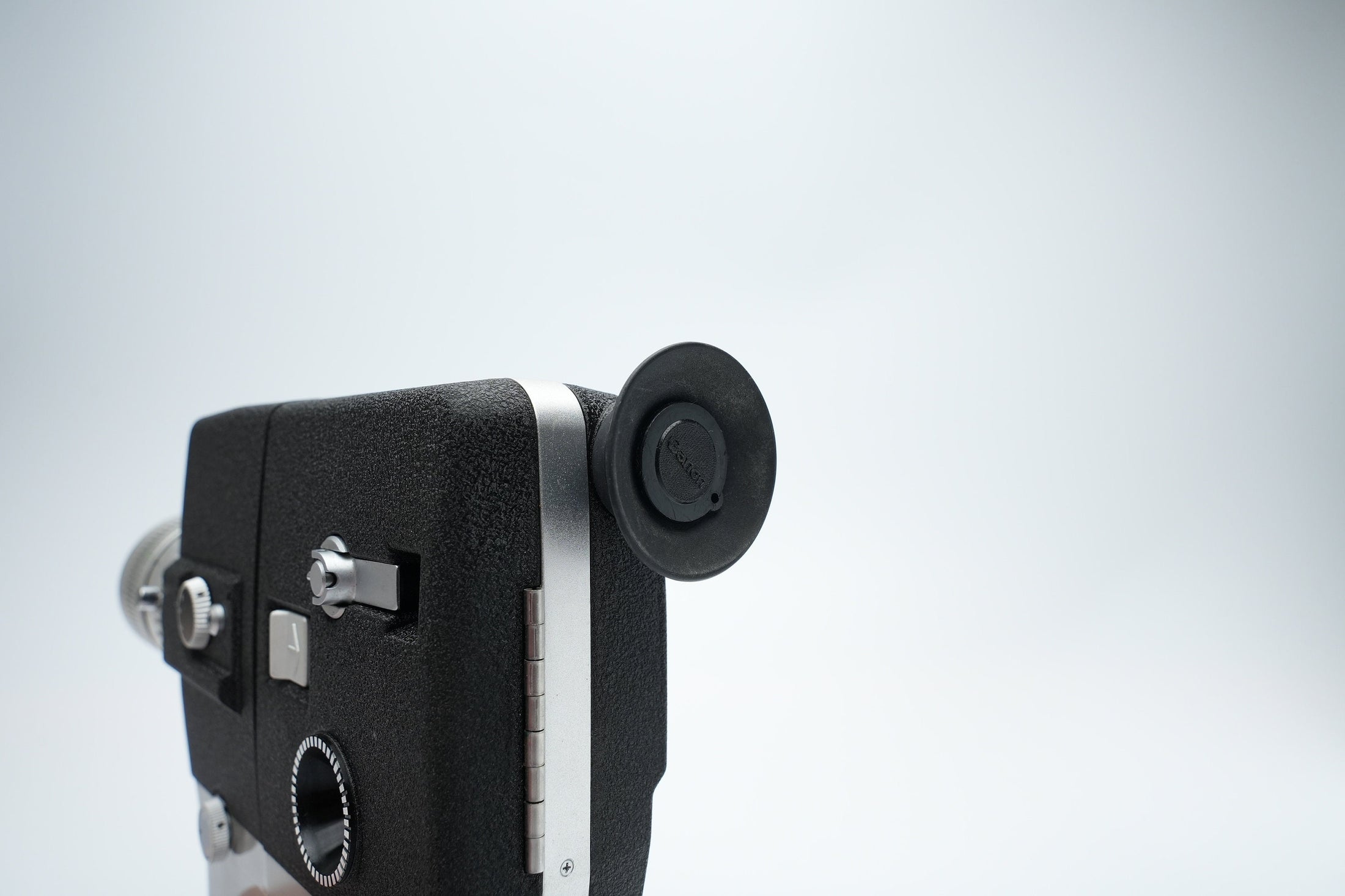 Canon Single 8 518 Vintage Film Camera - Rare Japanese Design from the 60s for Authentic Film Recordings