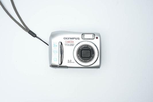Olympus Camedia C-370 Zoom - vintage digital camera