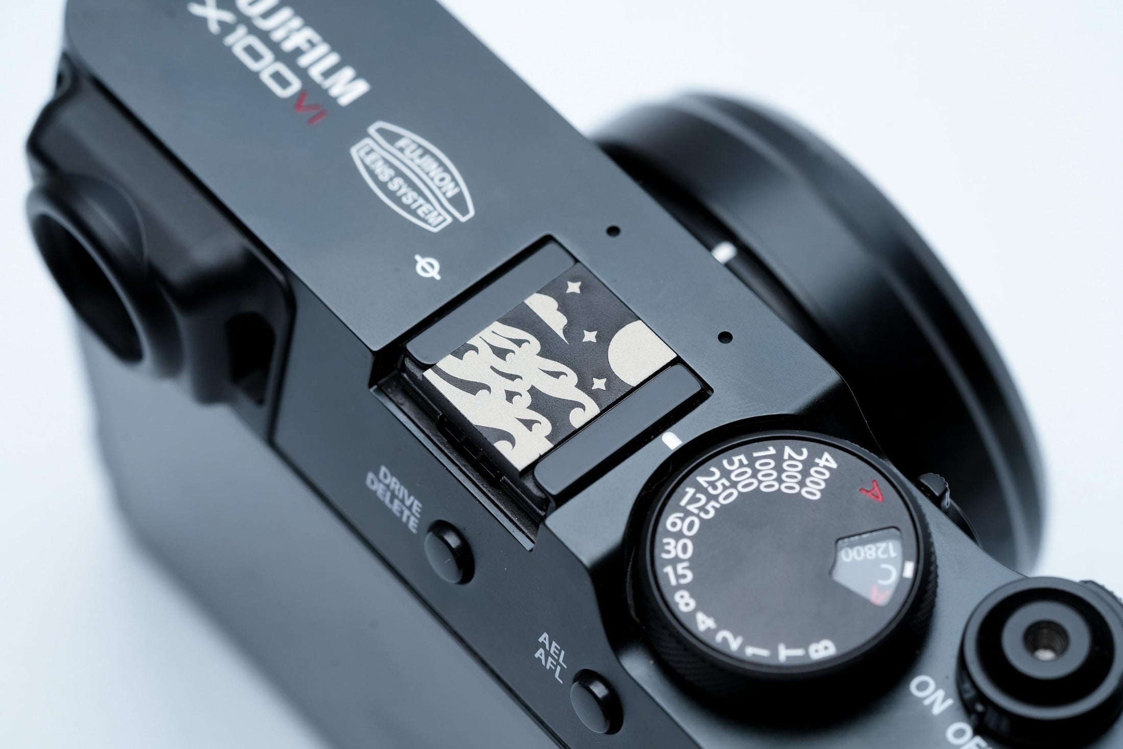 Aquarius Ocean flitsschoendeksel – wilde golven – gelaserd aluminium – zwart gecoat