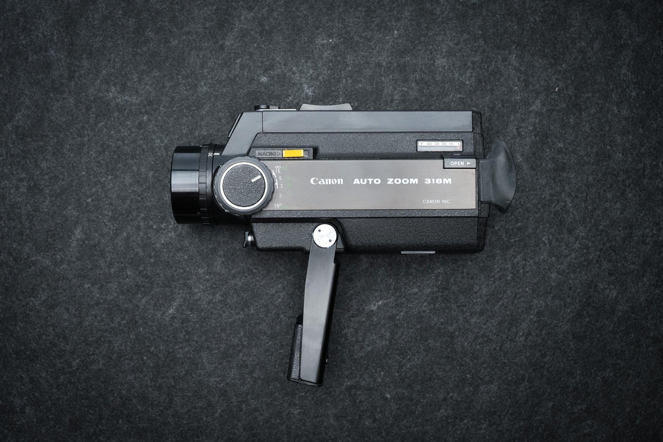 Canon Auto Zoom 318M Super 8 Camera uit 1976, macrofunctie en originele accessoires – ideaal voor filmmakers, reizigers en verzamelaars