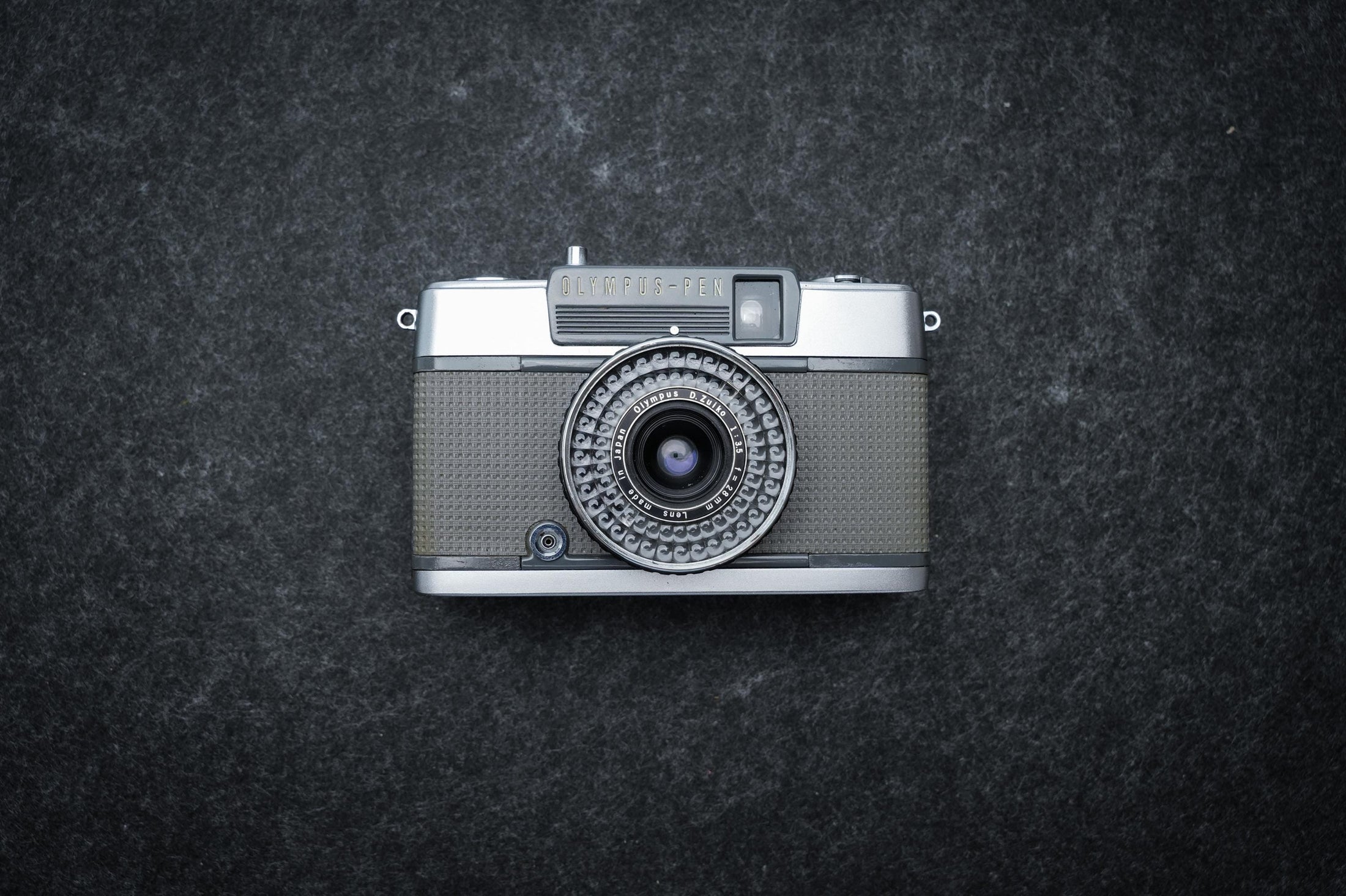 Olympus Pen EE-2 Half-Frame + gratis Kodak film | Iconische Vintage Point & Shoot uit 1968 | Voor Straatfotografie, Reizigers en Creatieven