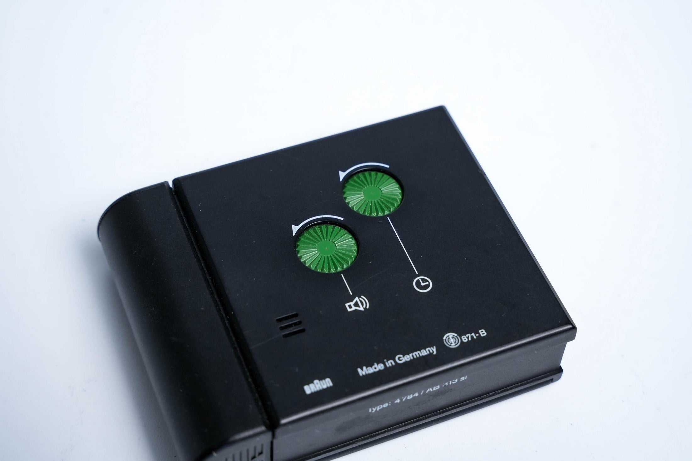 Braun 4784 / AB 313 SL – Vintage reiswekker | Dieter Rams designicoon | Goed werkend