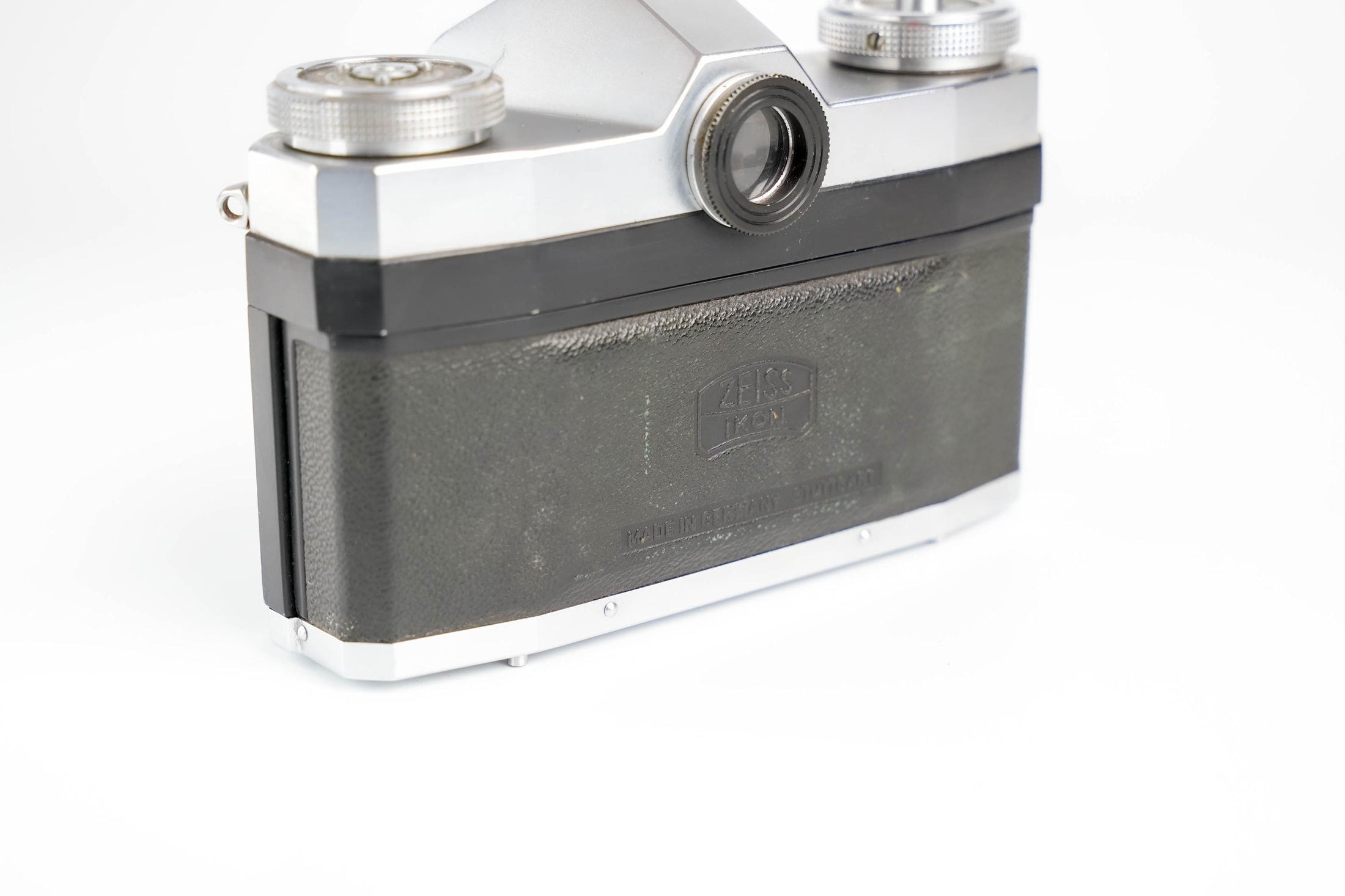 Contaflex Synchro Compur: Elegant Analog Camera with Carl Zeiss Lens