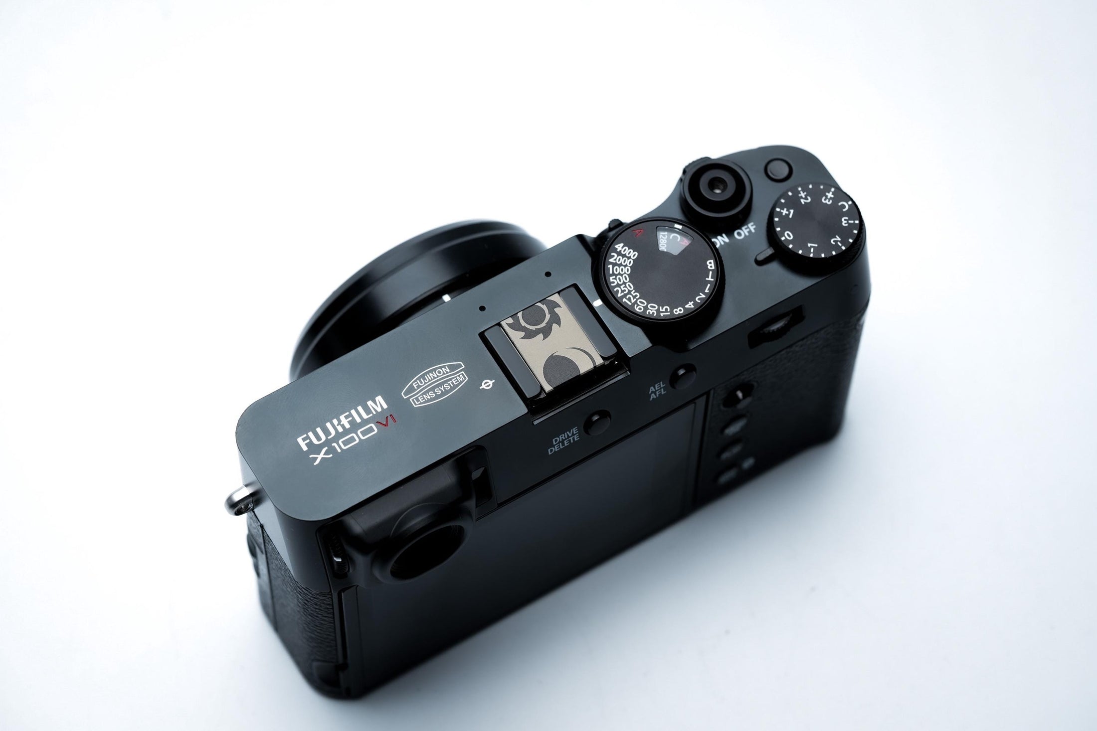 Hotshoe cover zon & maan – zwart aluminium flitsschoen accessoire met dualiteitssymbool – voor Fujifilm X100VI, Sony, Canon, Nikon, Olympus