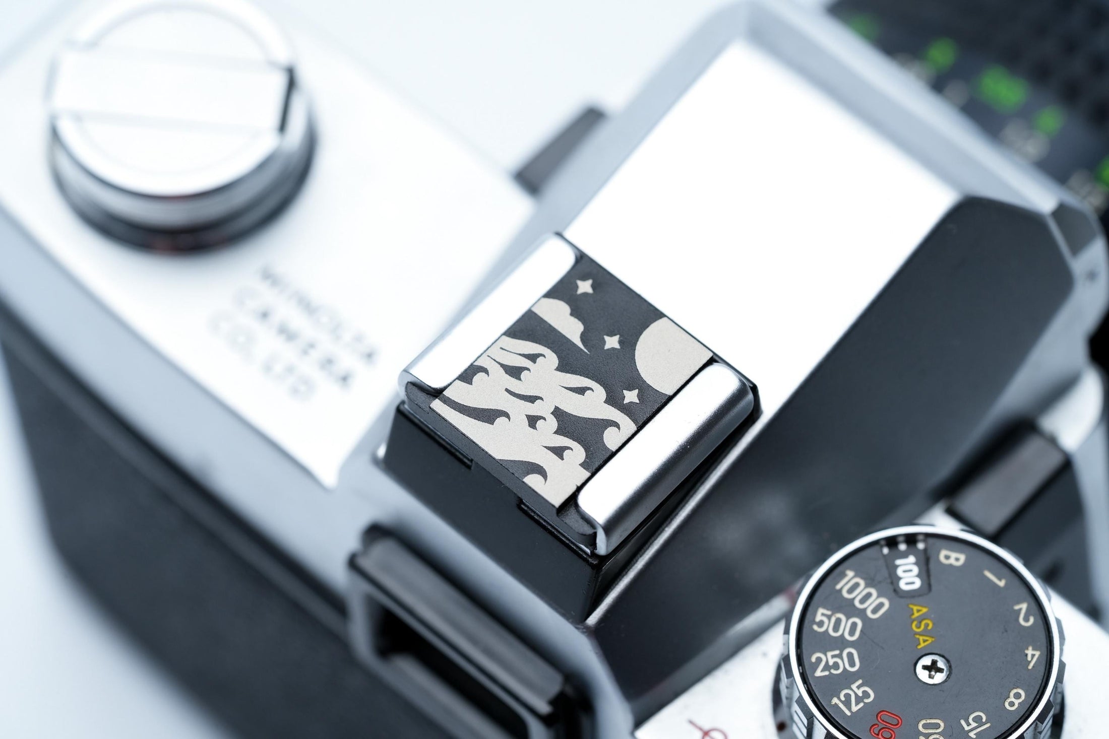 Aquarius Ocean flitsschoendeksel – wilde golven – gelaserd aluminium – zwart gecoat