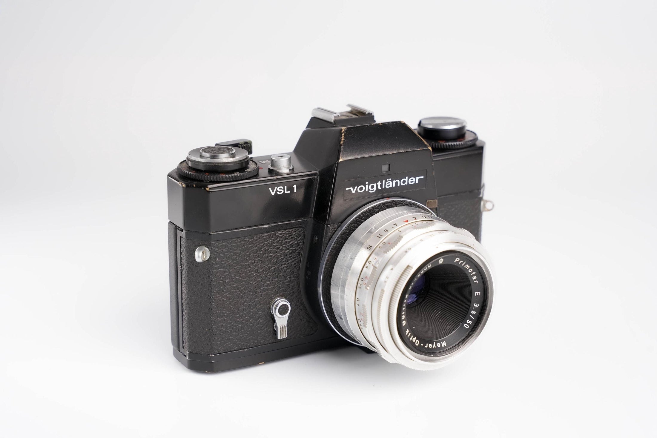Voigtländer VSL 1: Classic SLR Camera with Meyer Optik Primotar Lens