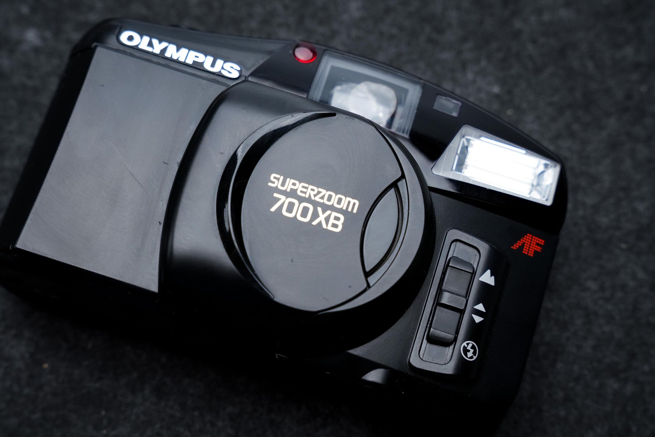 Olympus Superzoom 700XB + Gratis 35mm film – 35mm compact camera – 1997 – compleet in doos