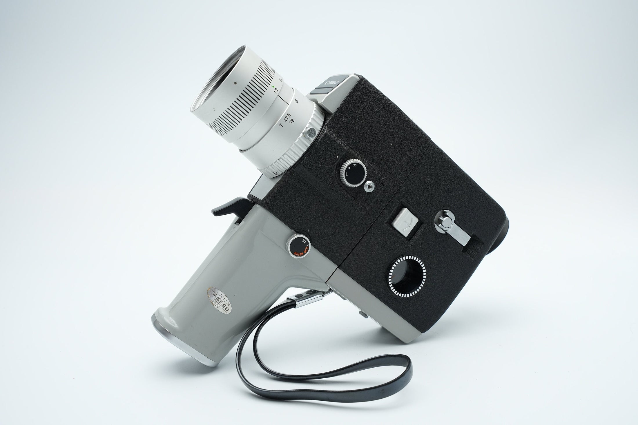 Canon Single 8 518 Vintage Film Camera - Rare Japanese Design from the 60s for Authentic Film Recordings
