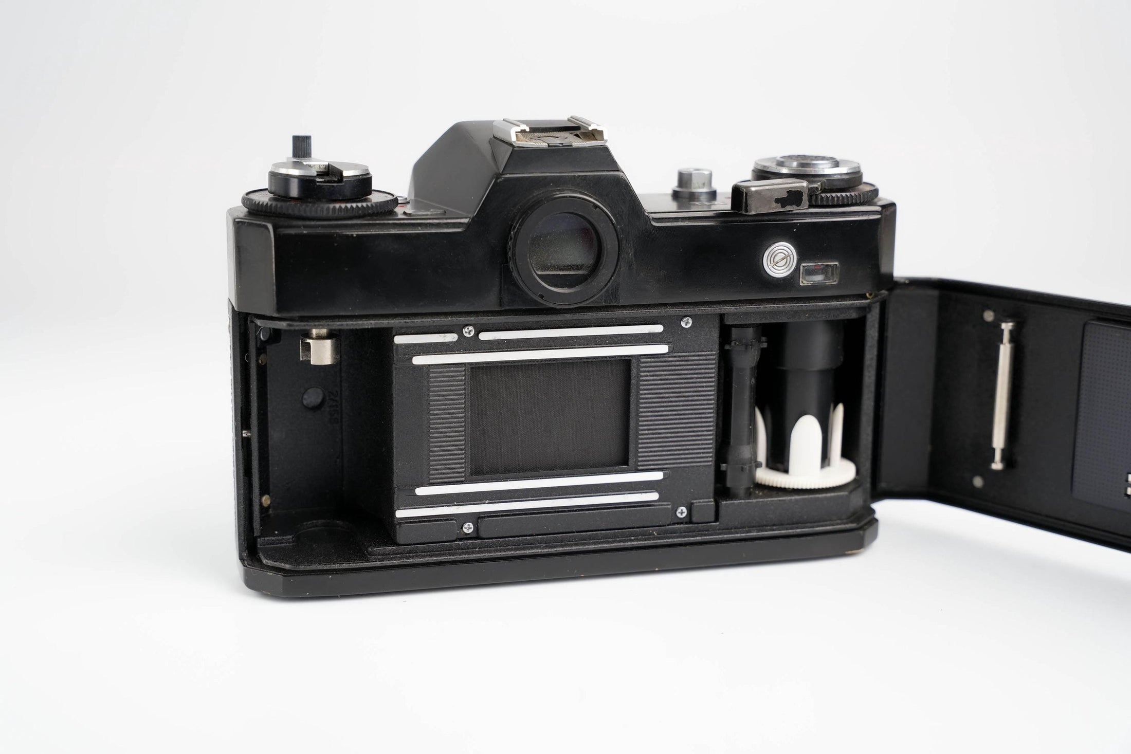 Voigtländer VSL 1: Classic SLR Camera with Meyer Optik Primotar Lens