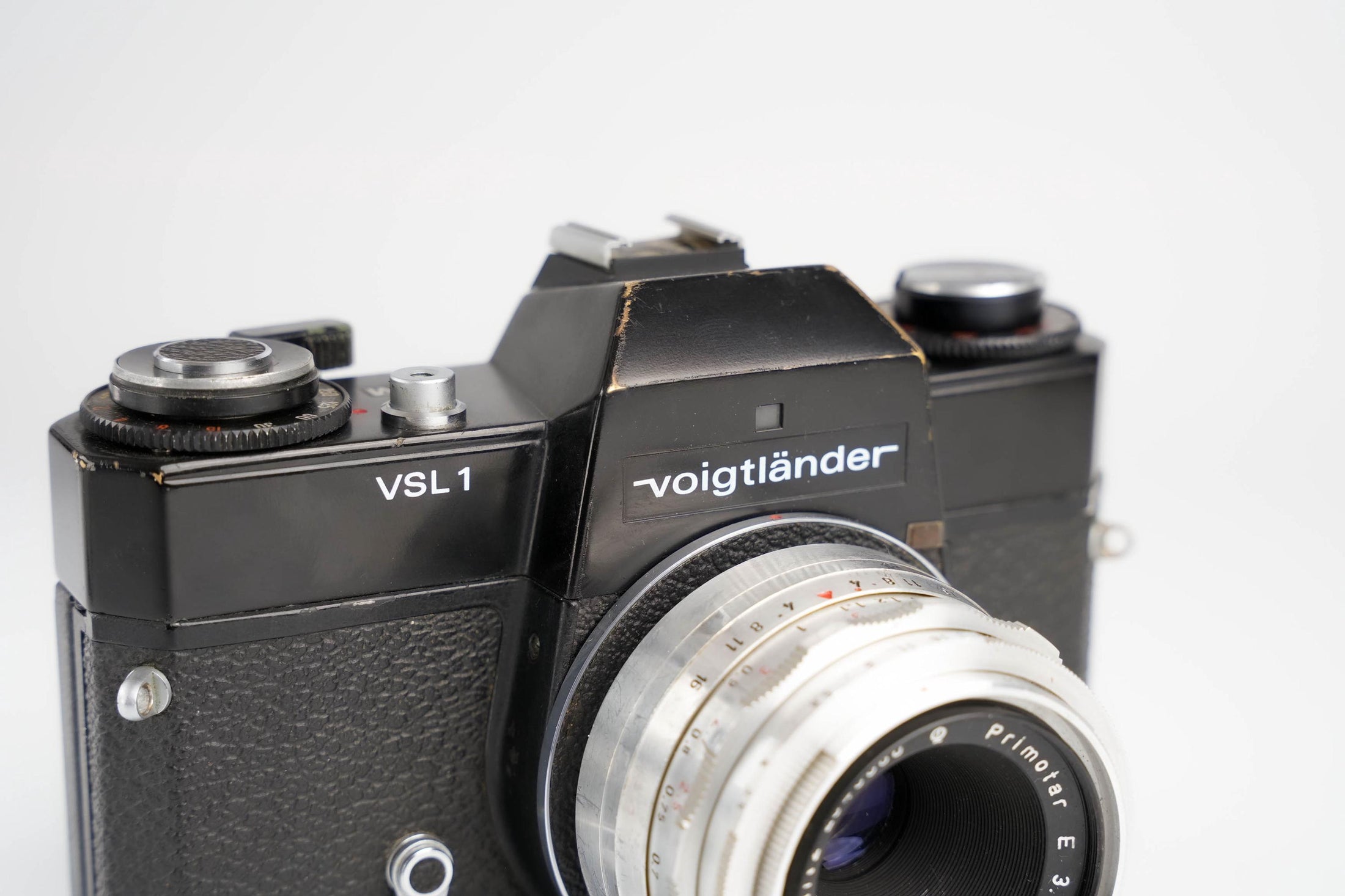 Voigtländer VSL 1: Classic SLR Camera with Meyer Optik Primotar Lens