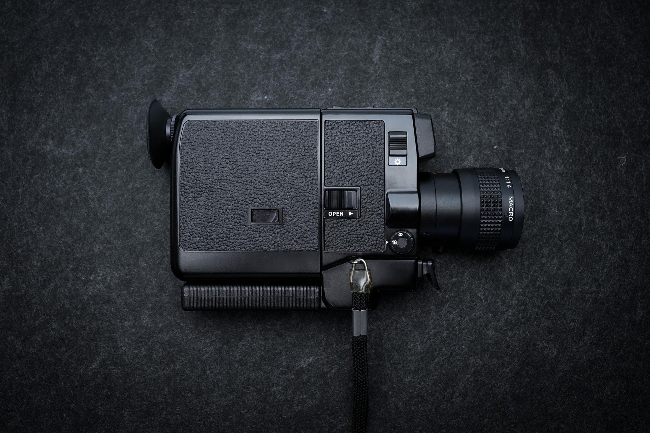 Canon 514XL Super 8 Filmcamera uit 1976 – Zwart – Compacte retro videocamera met zoomlens – Voor filmmakers, reizigers, verzamelaars