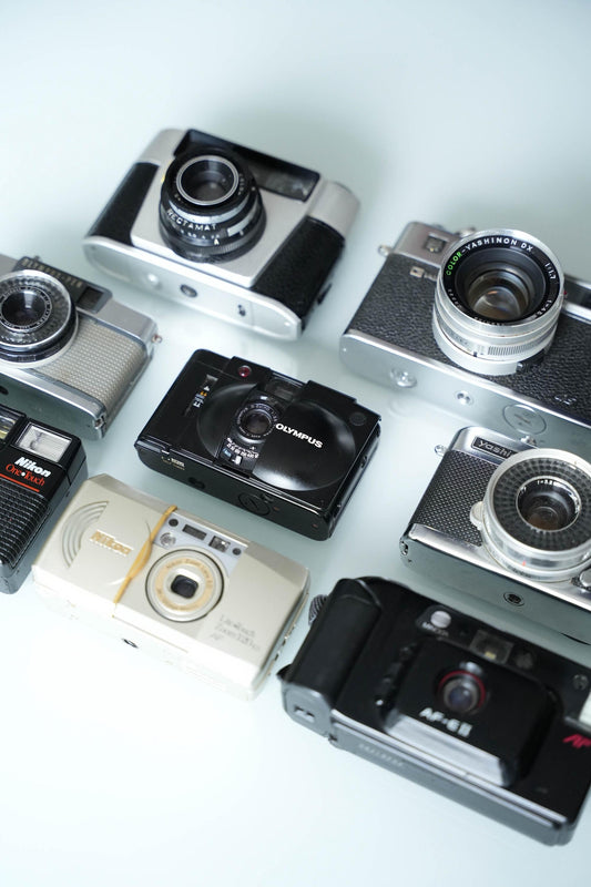 Unique Vintage Cameras – Beautiful Decoration or For Parts