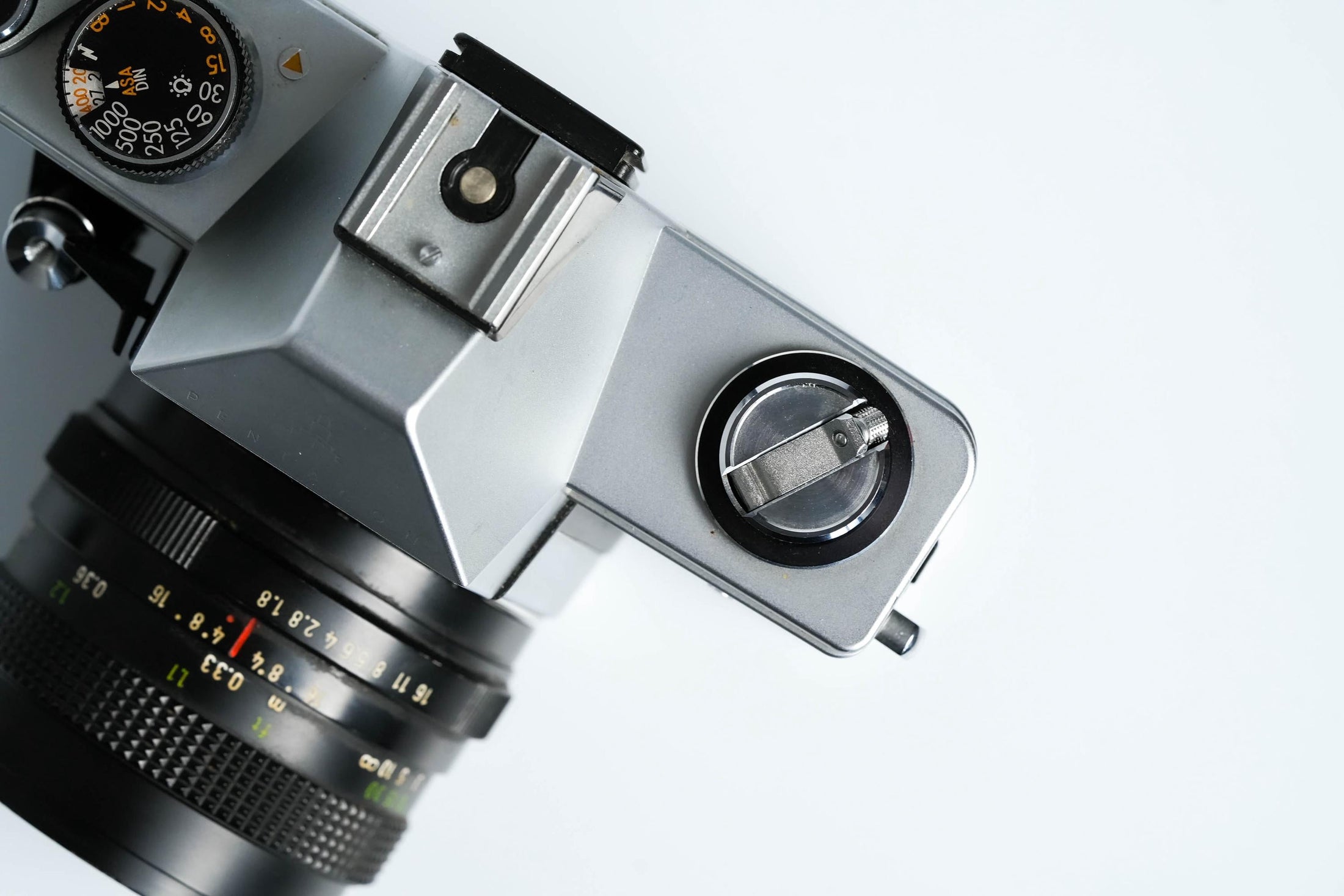 Praktica LTL + Pentacon 50mm f/1.8 + free 35mm film – Mechanical vintage SLR
