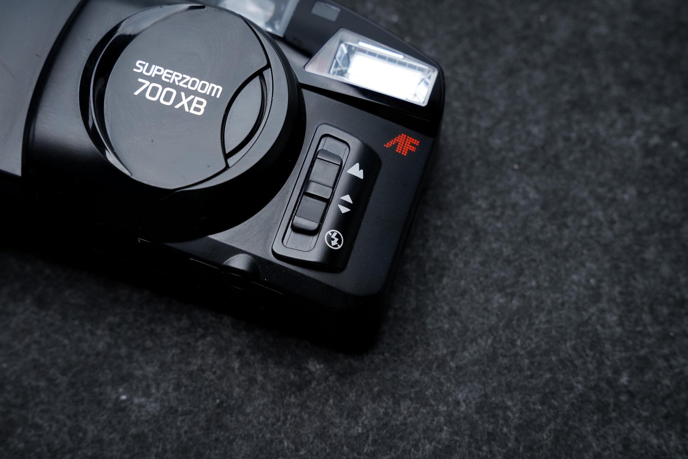 Olympus Superzoom 700XB + Gratis 35mm film – 35mm compact camera – 1997 – compleet in doos