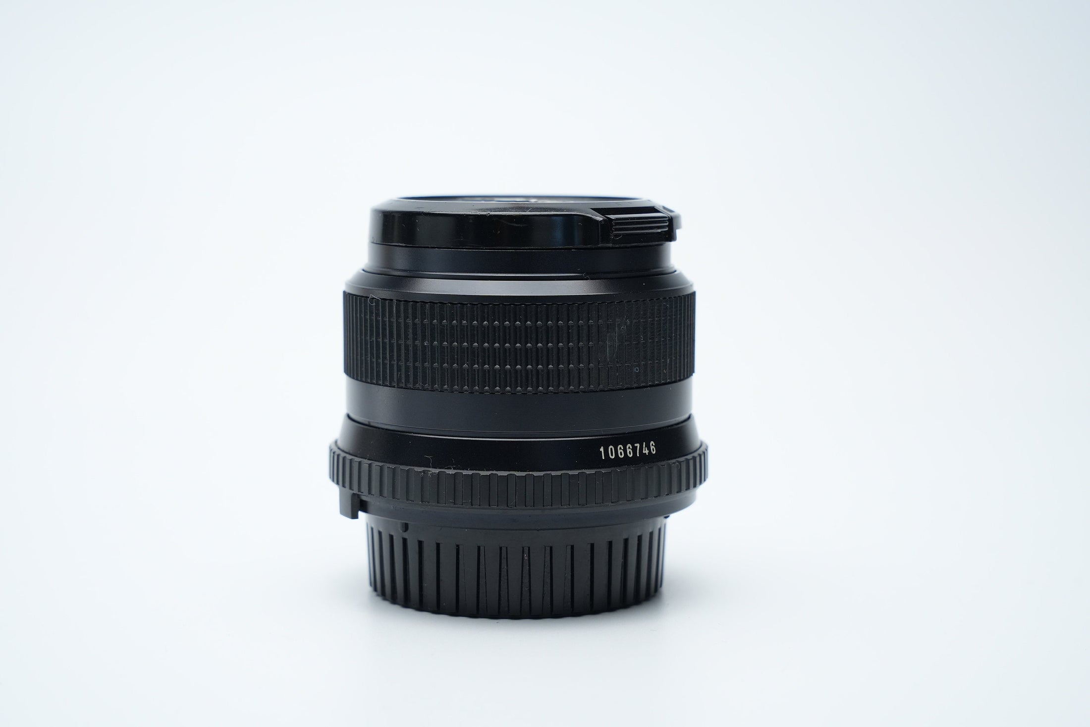 Minolta MD W.Rokkor 28mm f/2.8 Vintage Wide-Angle Lens – Ideal for Landscape and Street Photography