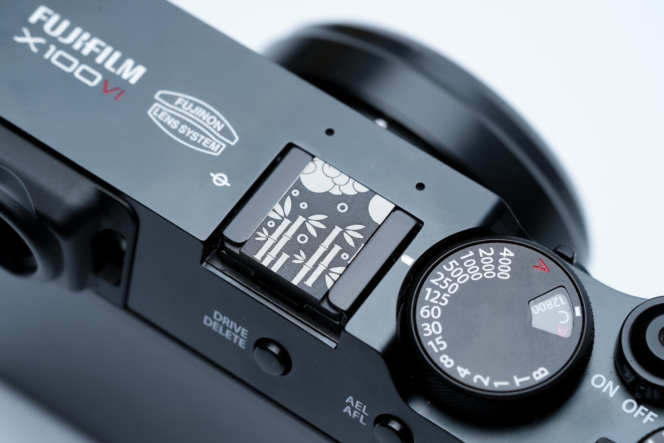 Bamboo Forest flitsschoendeksel – Japans design – gelaserd aluminium – zwart gecoat