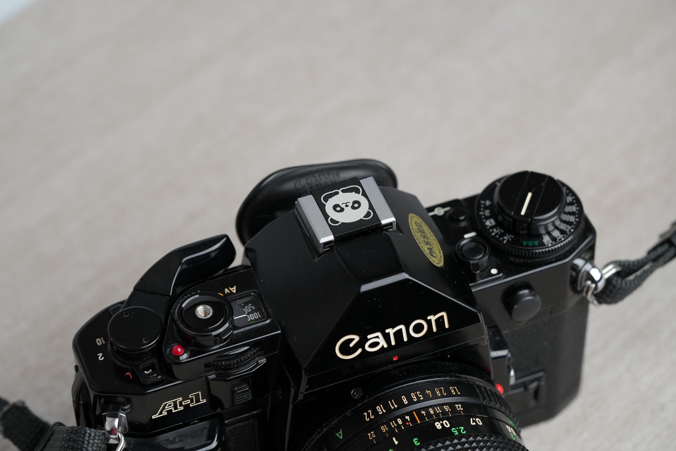Panda Flitsschoen: Give your camera a cute and unique touch!