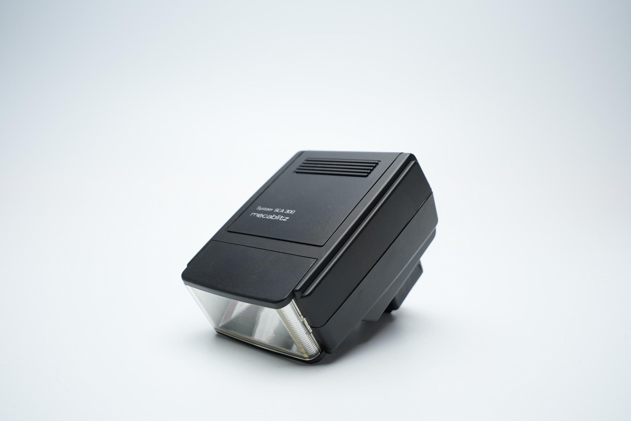 Metz Mecablitz 32 CT 2 Flash – Classic Power for Analog Photography